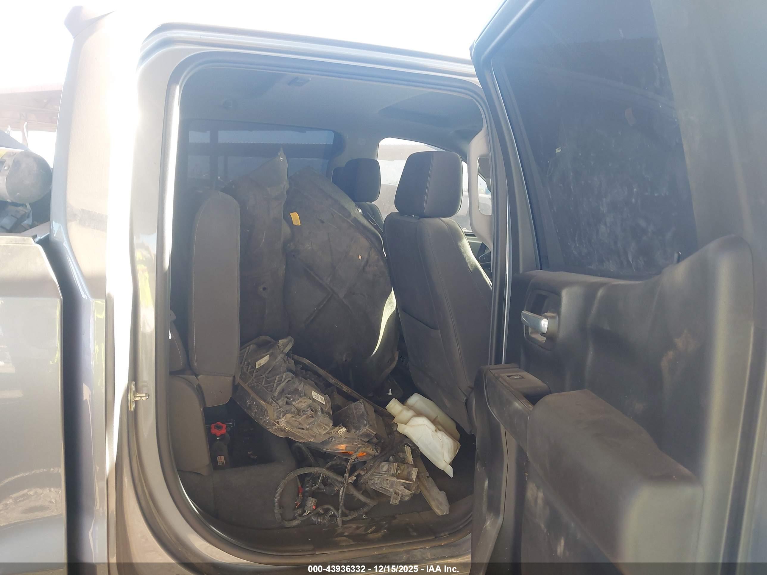 CHEVROLET SILVERADO image 8
