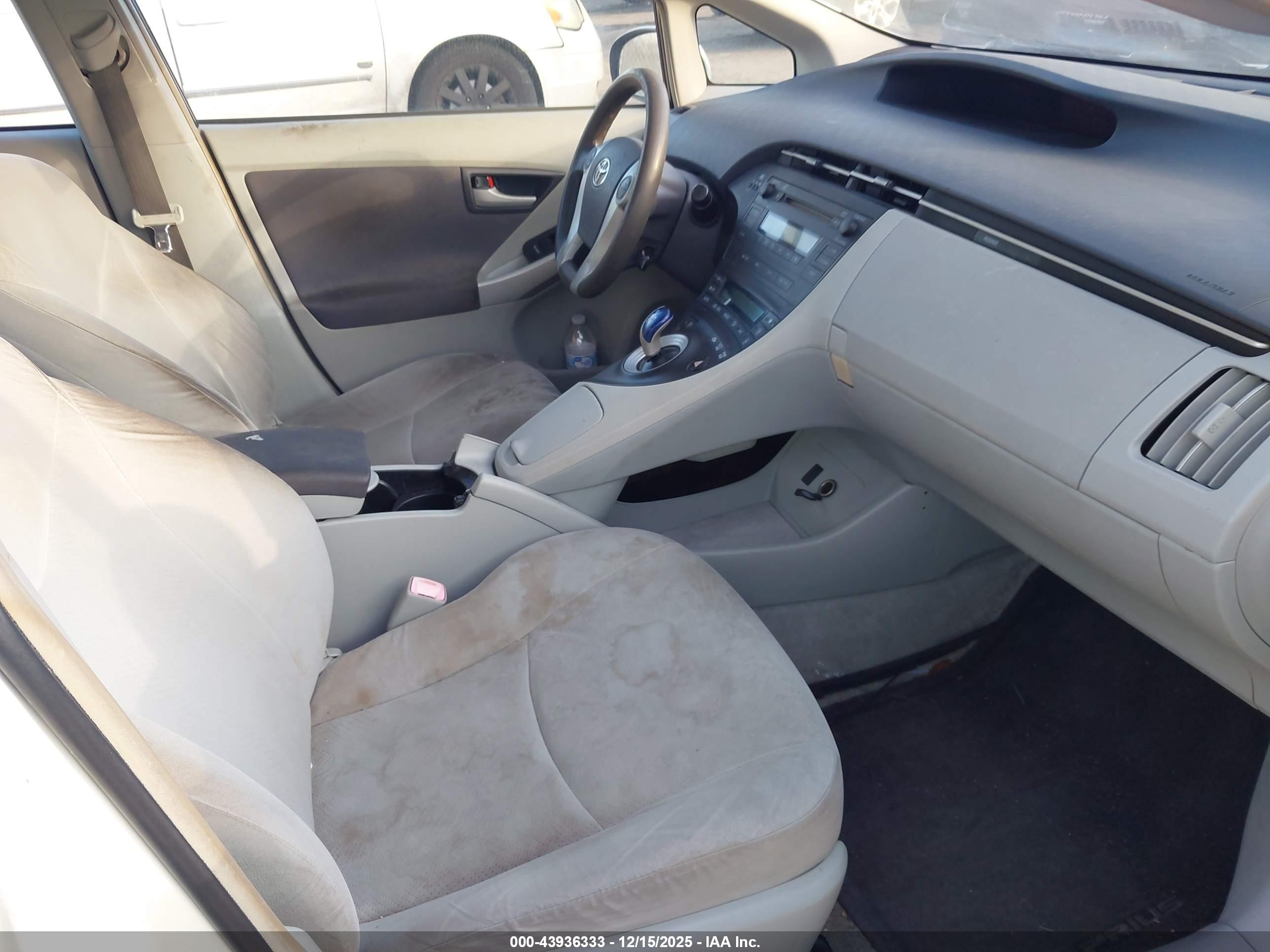 TOYOTA PRIUS image 5