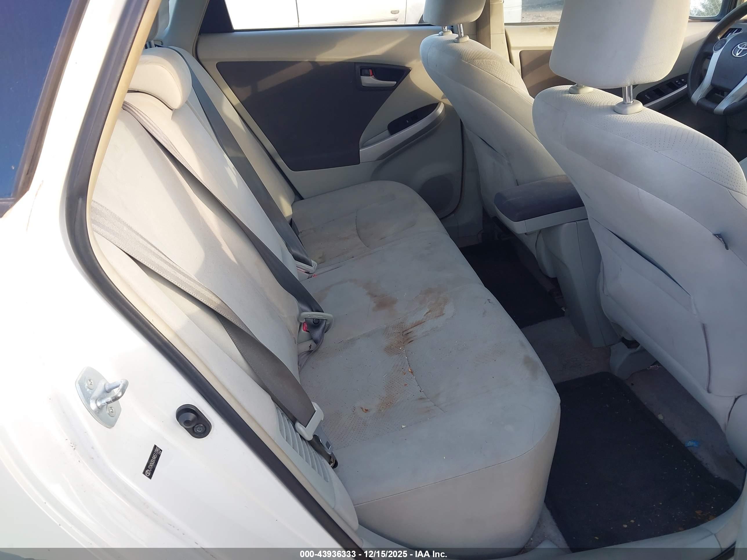 TOYOTA PRIUS image 8