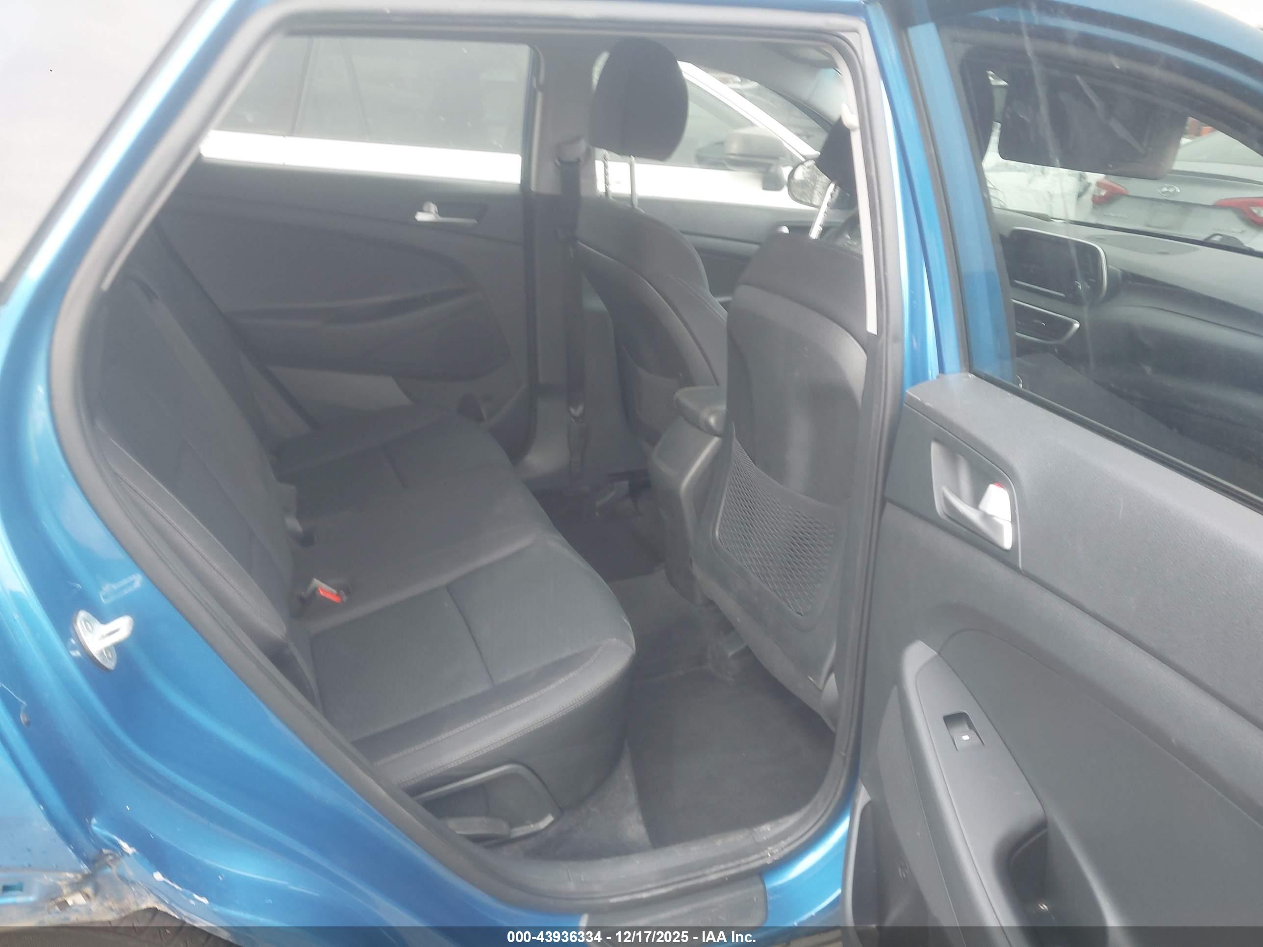 HYUNDAI TUCSON image 8