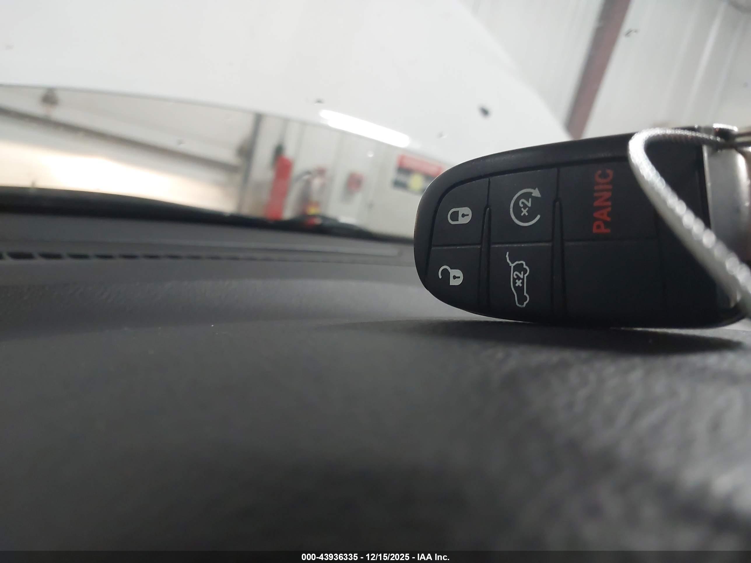 JEEP GRAND image 11