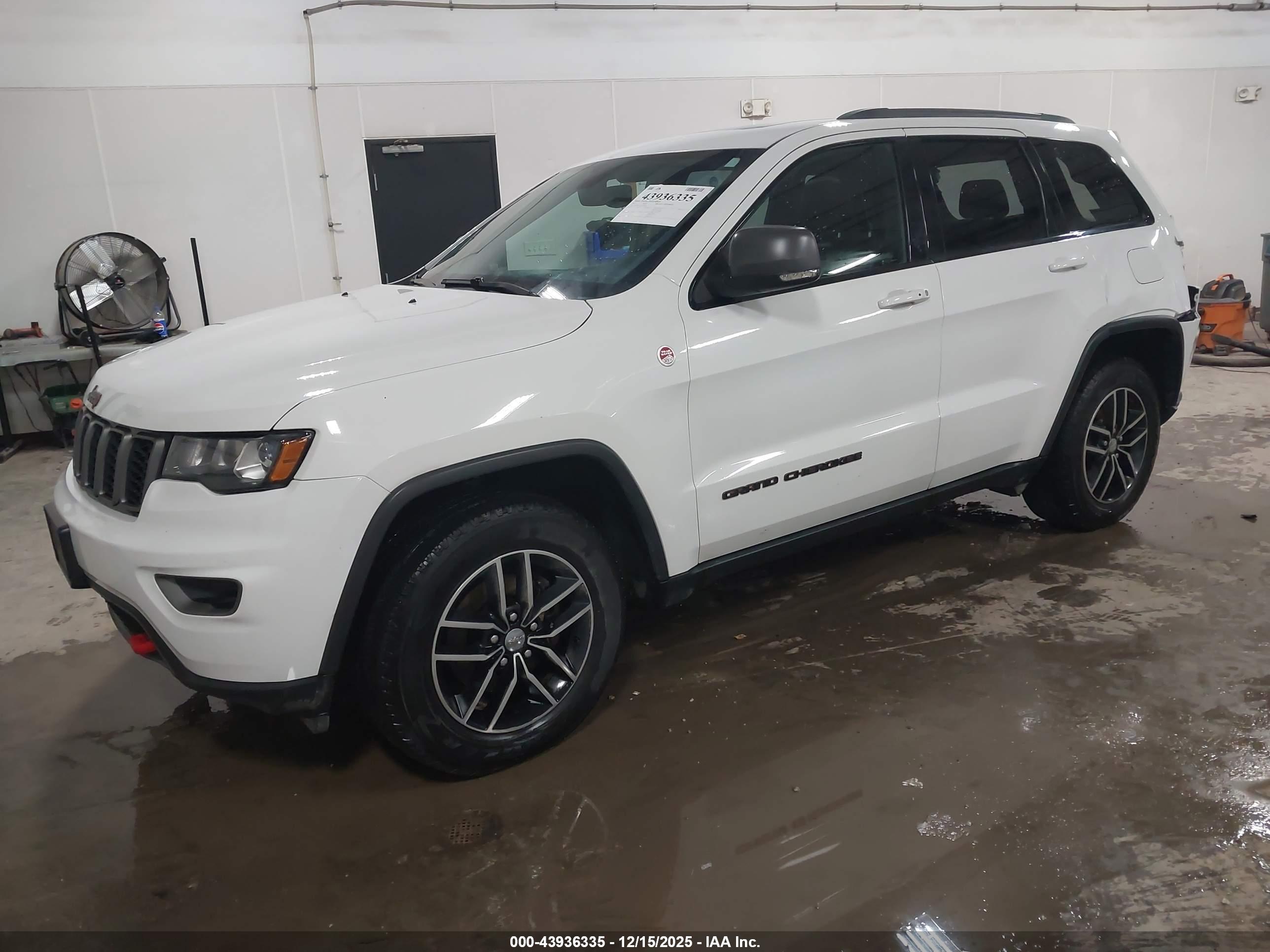 JEEP GRAND image 2