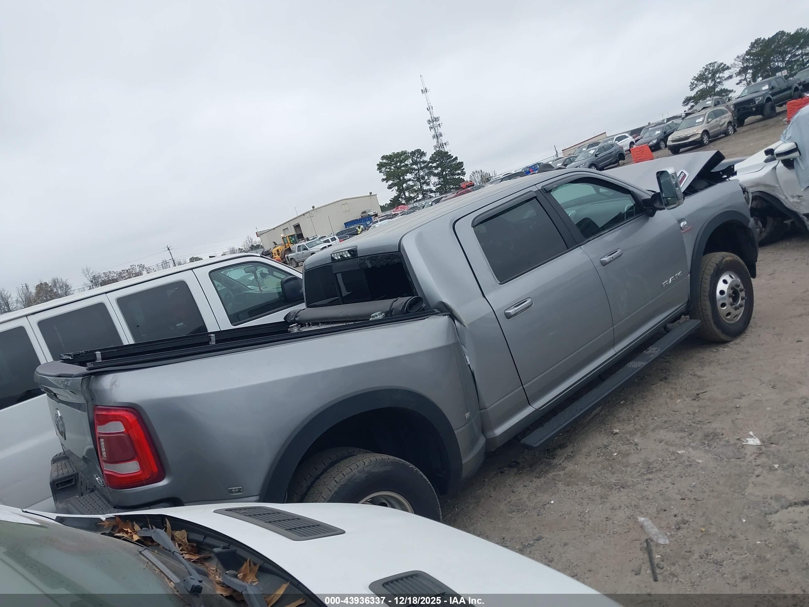RAM 3500 image 4