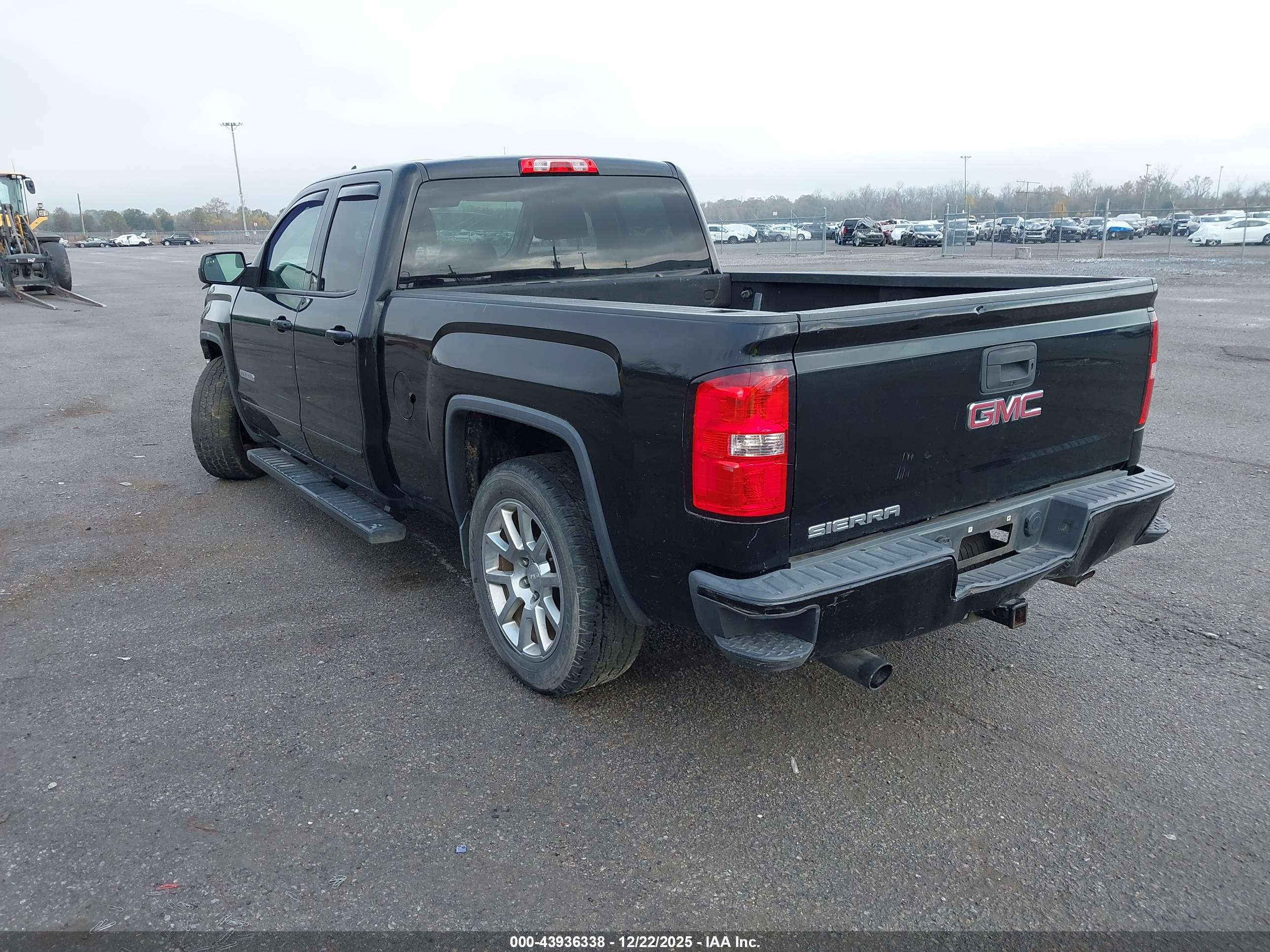GMC SIERRA image 3