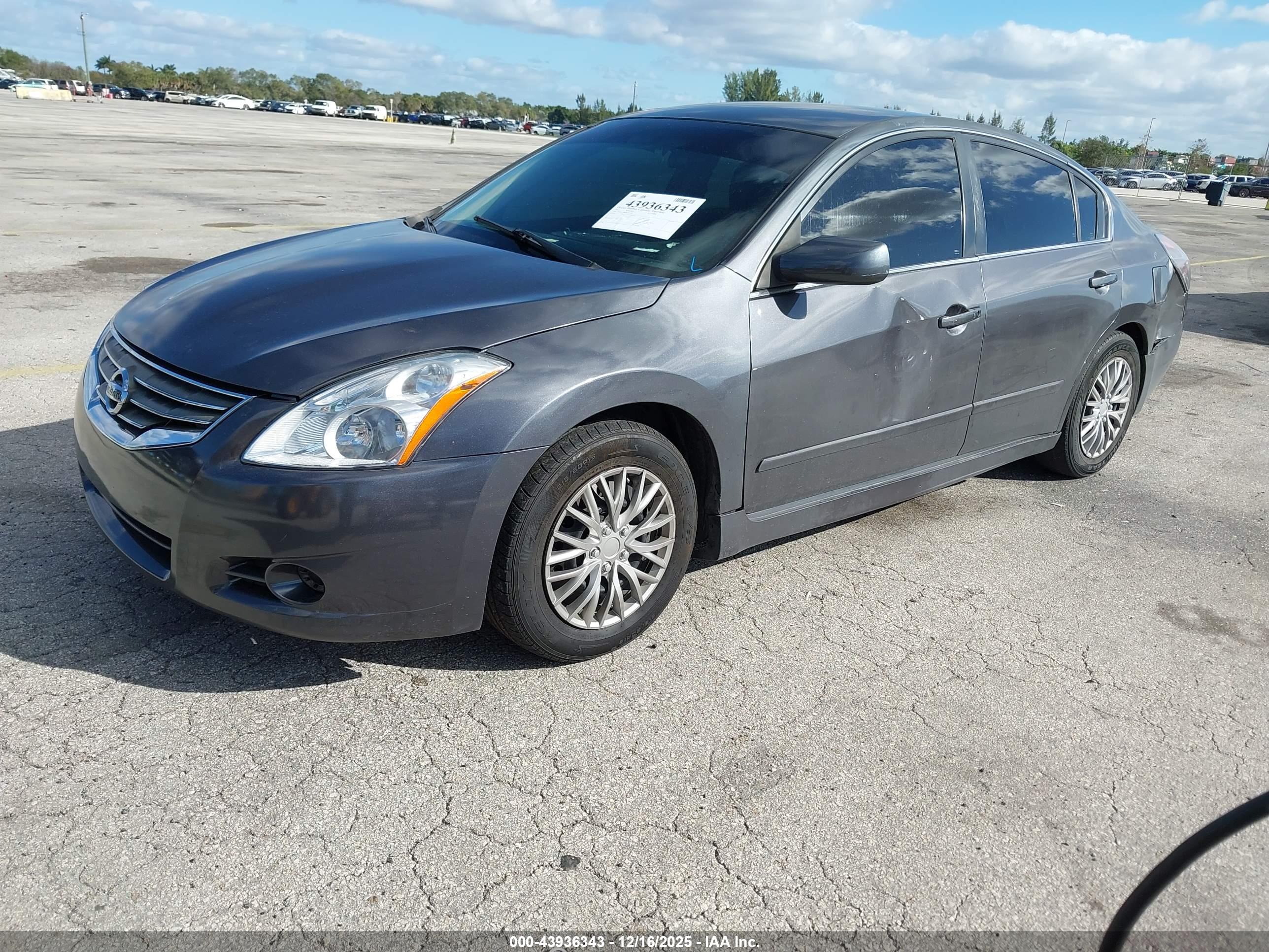 NISSAN ALTIMA image 2