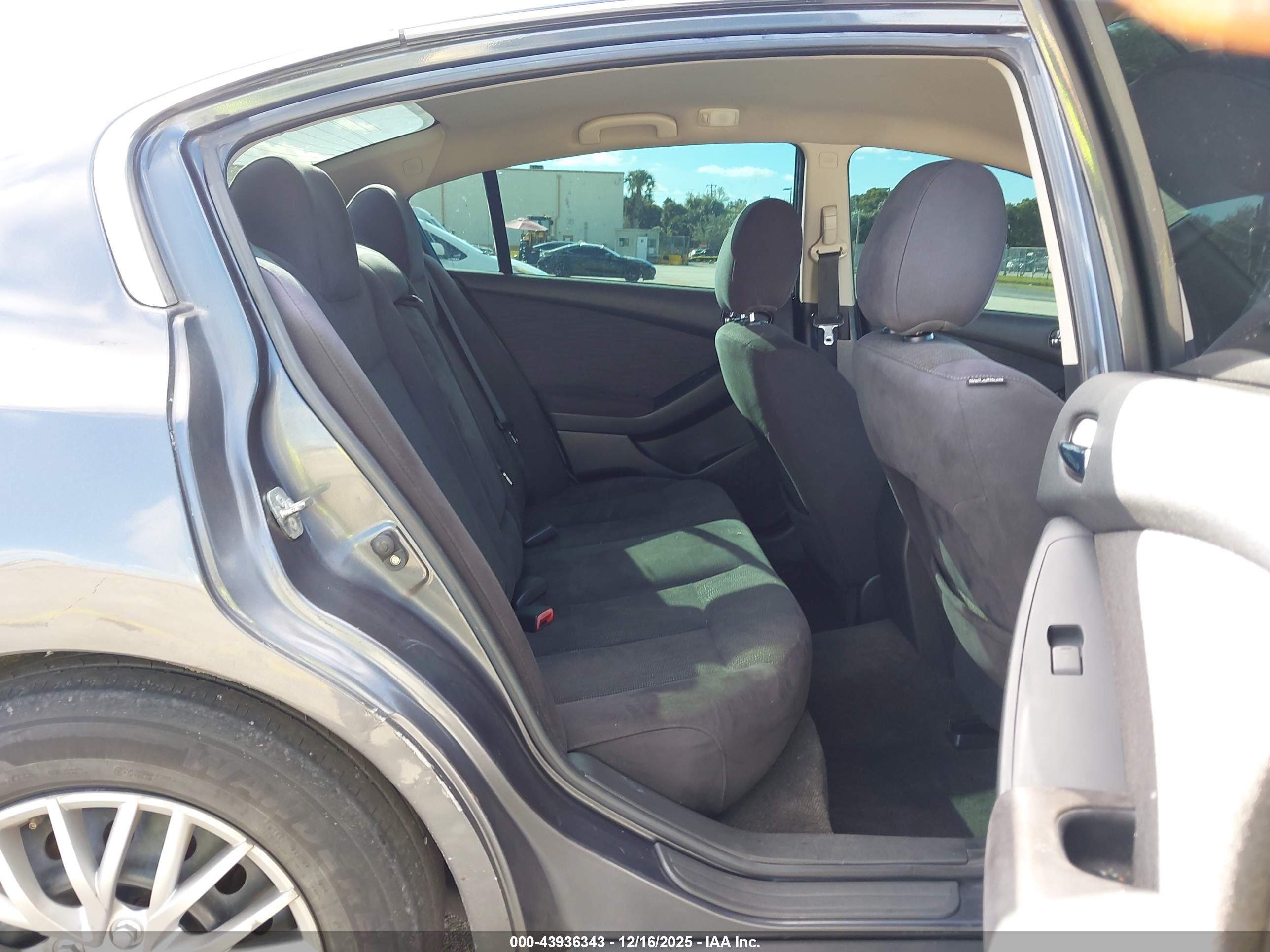 NISSAN ALTIMA image 8