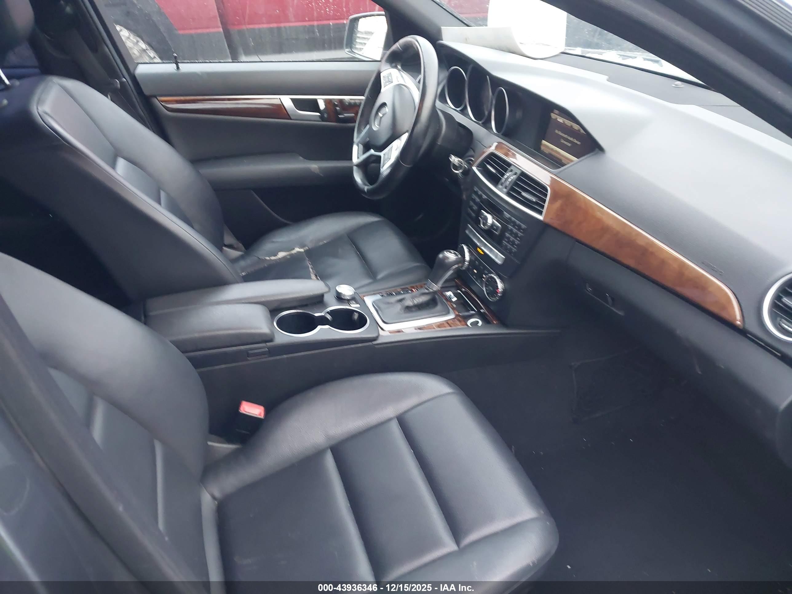 MERCEDES-BENZ C-CLASS image 5