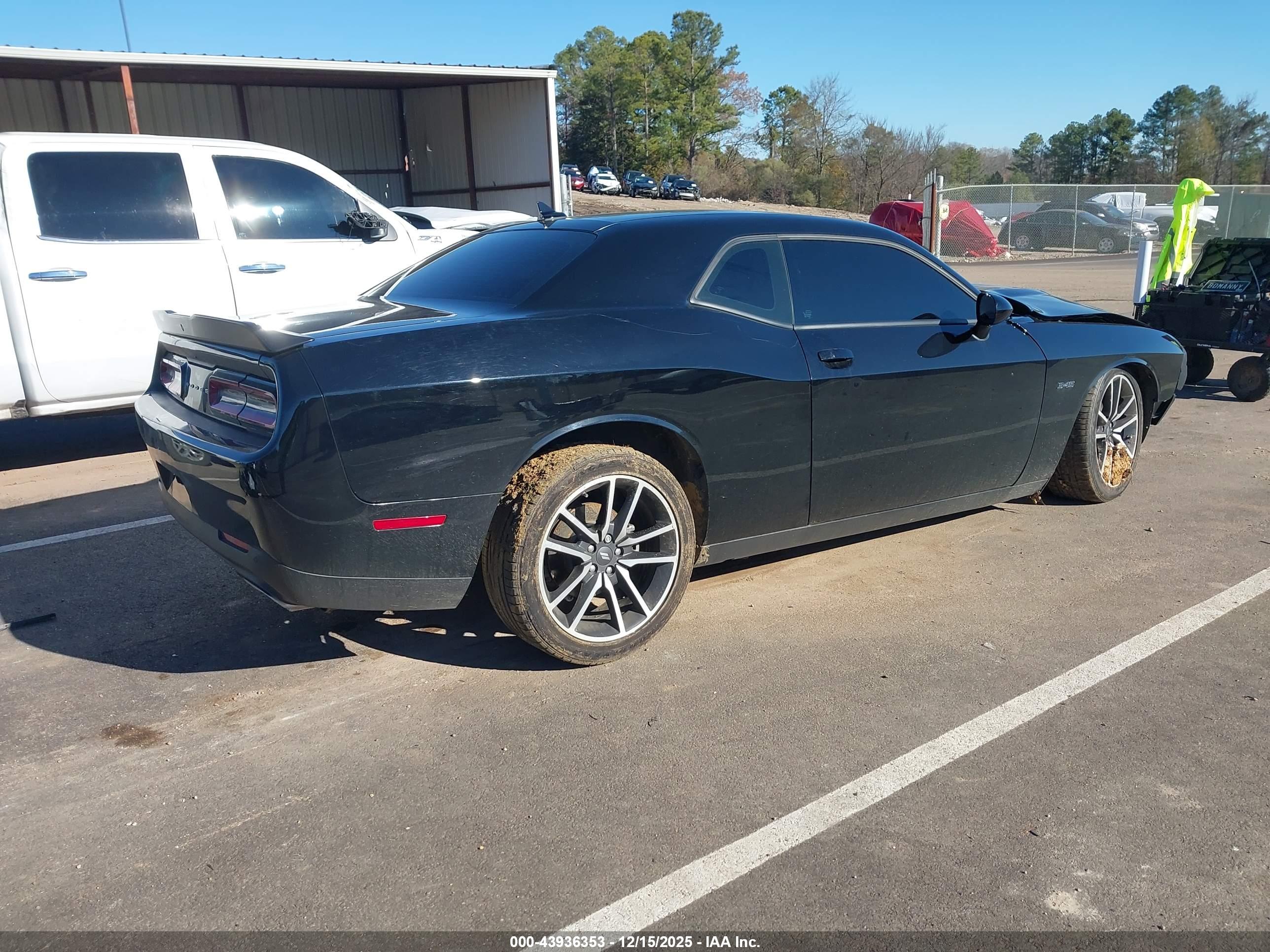 DODGE CHALLENGER image 4
