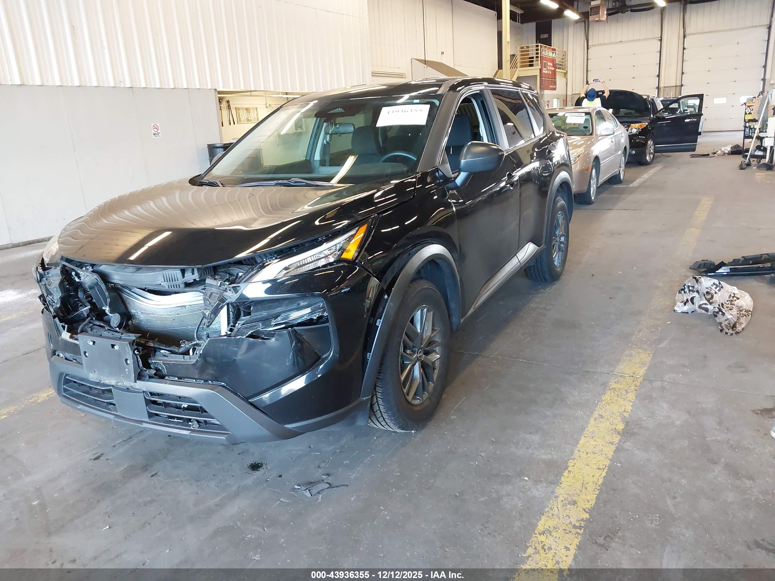 NISSAN ROGUE image 2