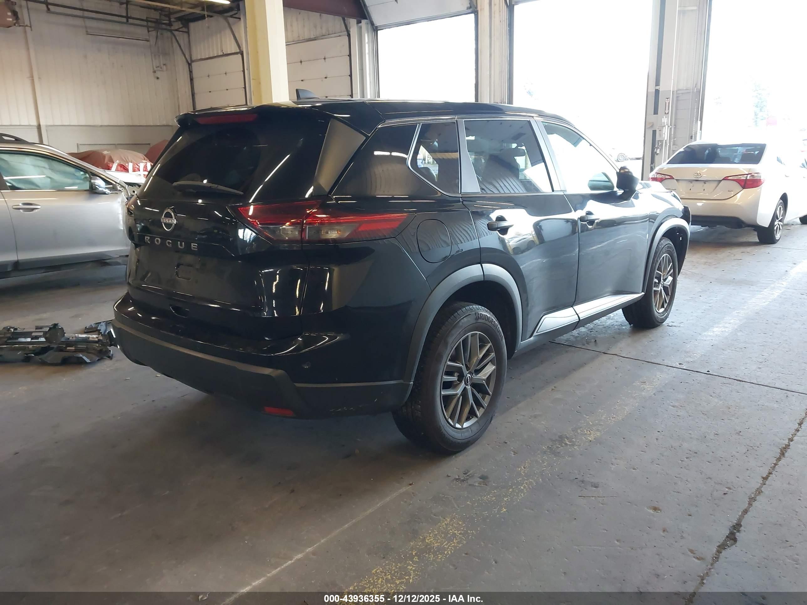 NISSAN ROGUE image 4