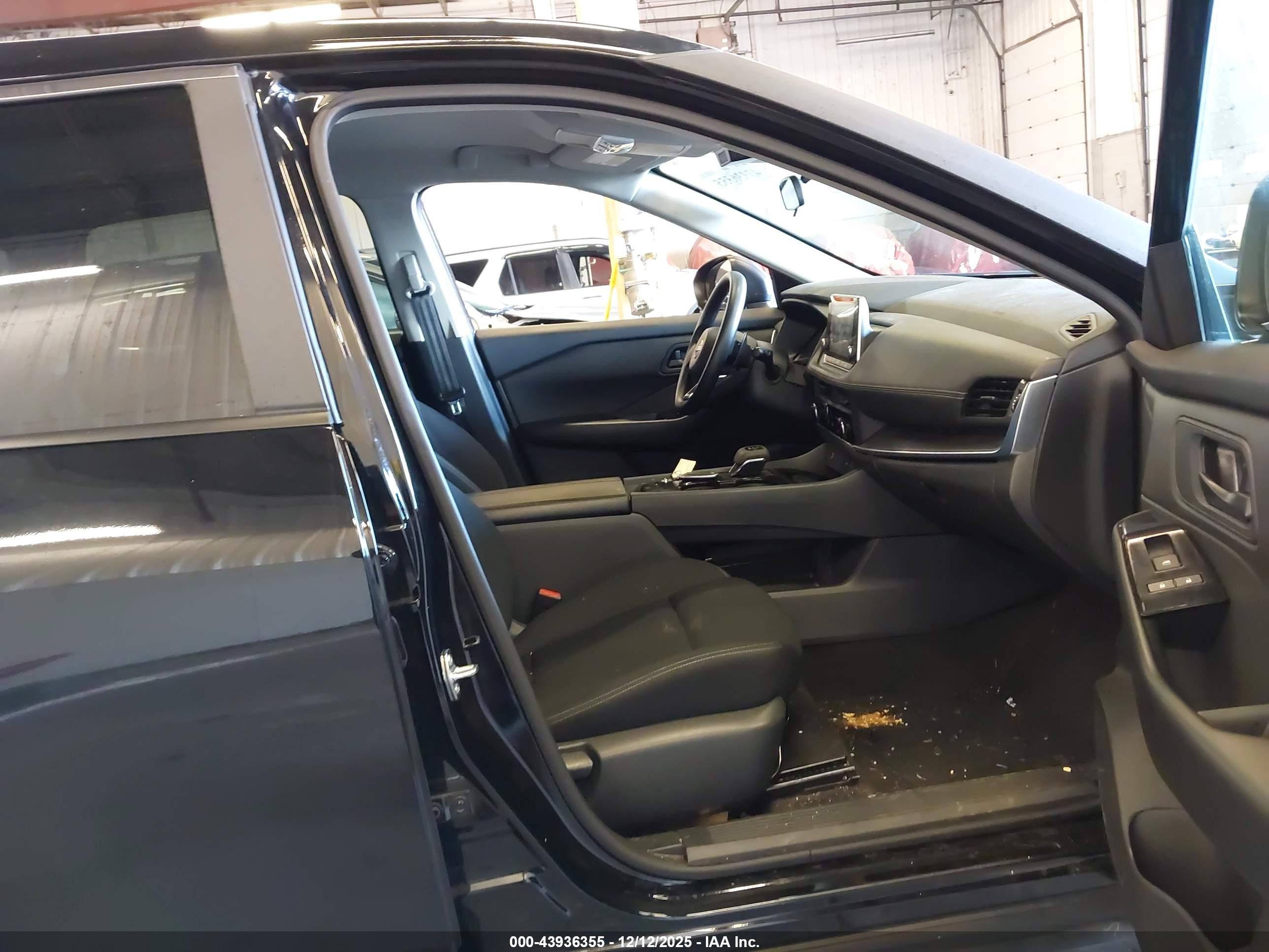 NISSAN ROGUE image 5