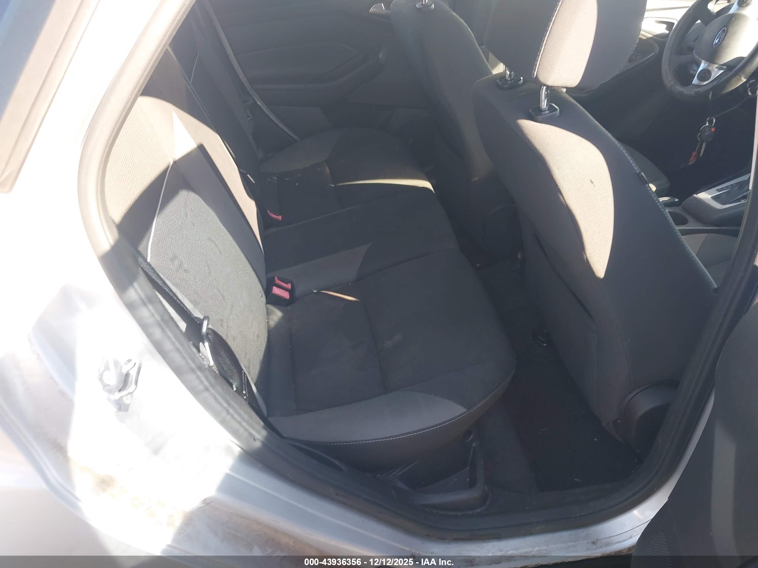 FORD FOCUS image 8
