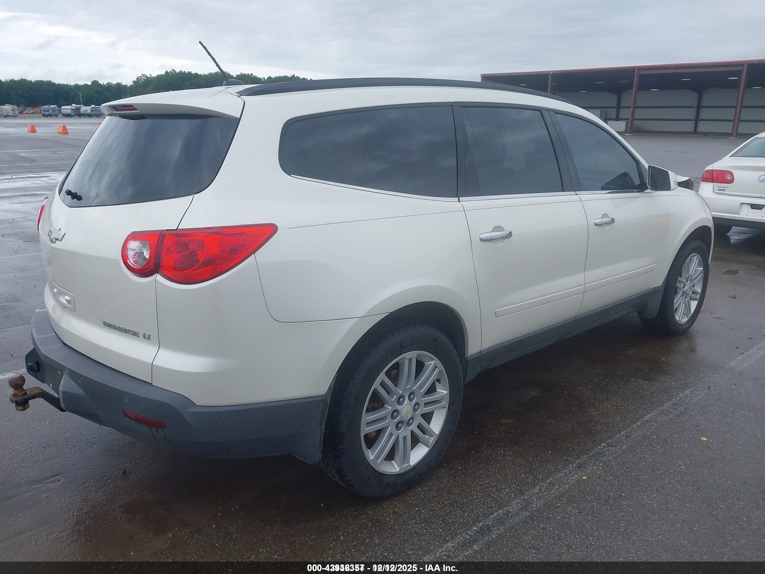 CHEVROLET TRAVERSE image 4