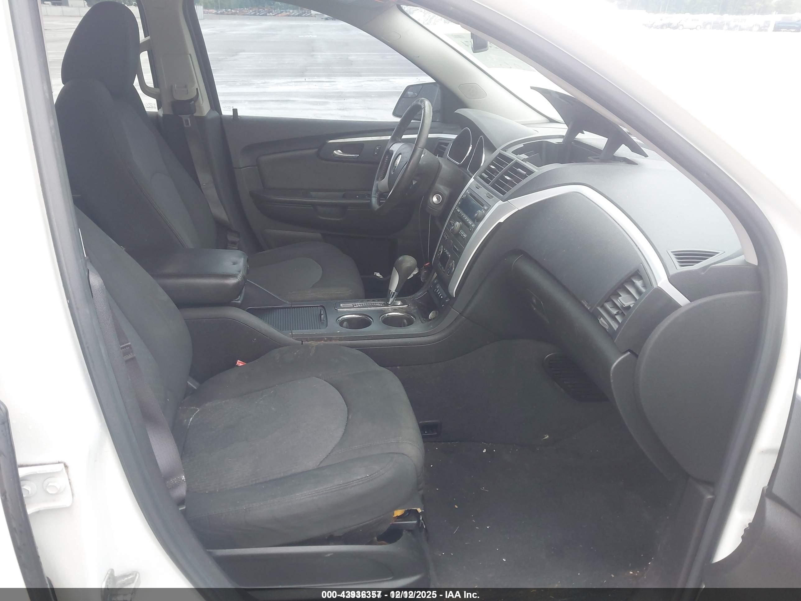 CHEVROLET TRAVERSE image 5