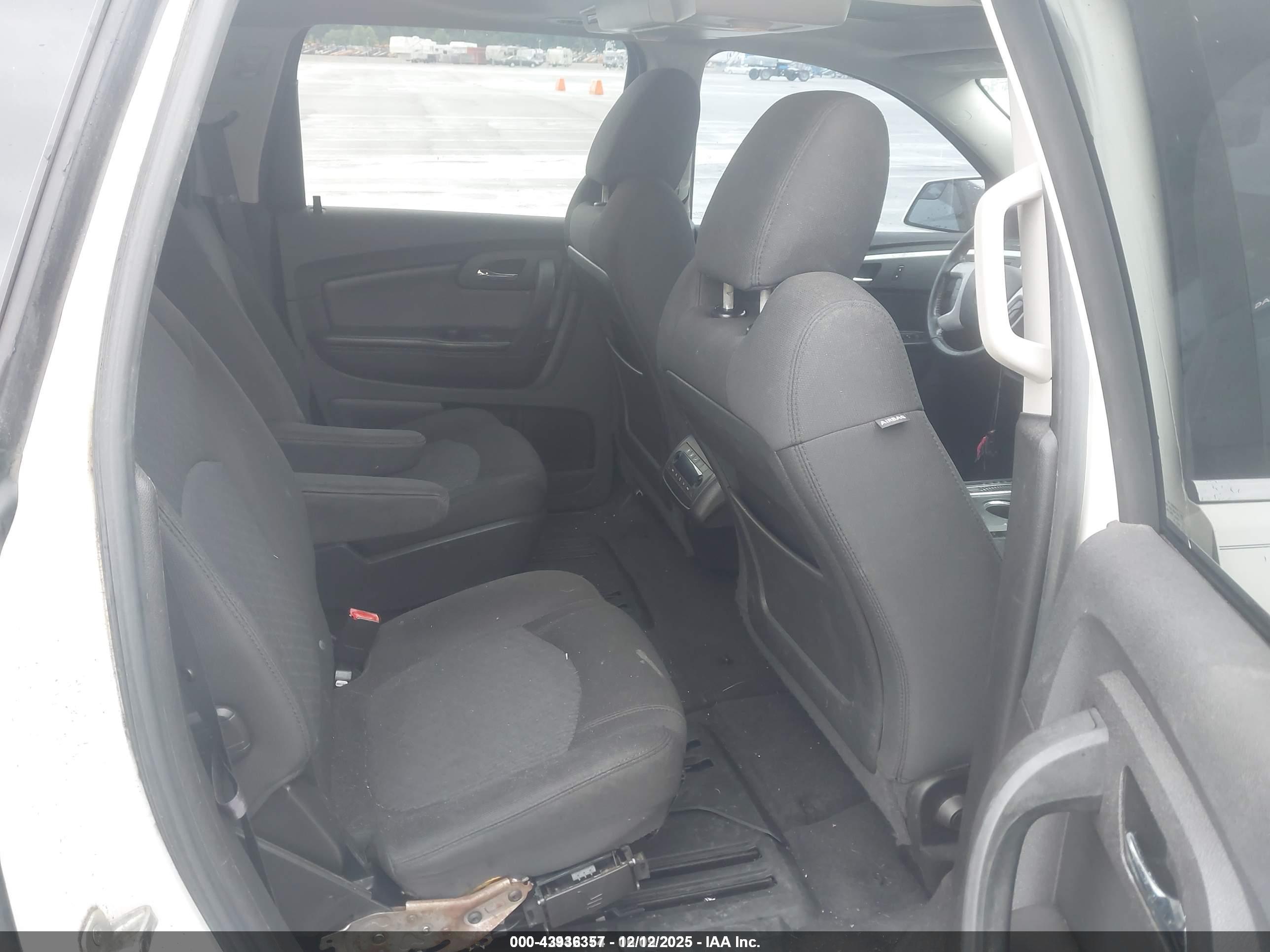 CHEVROLET TRAVERSE image 8