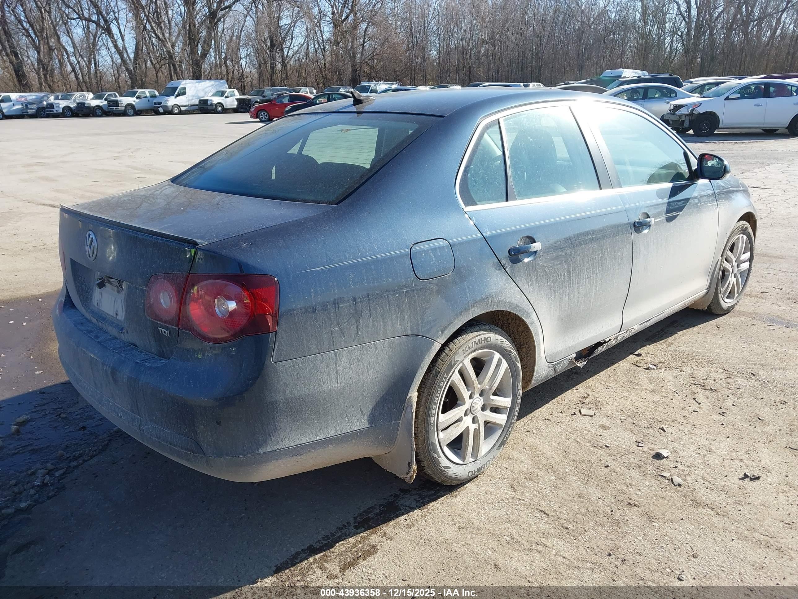 VOLKSWAGEN JETTA image 4