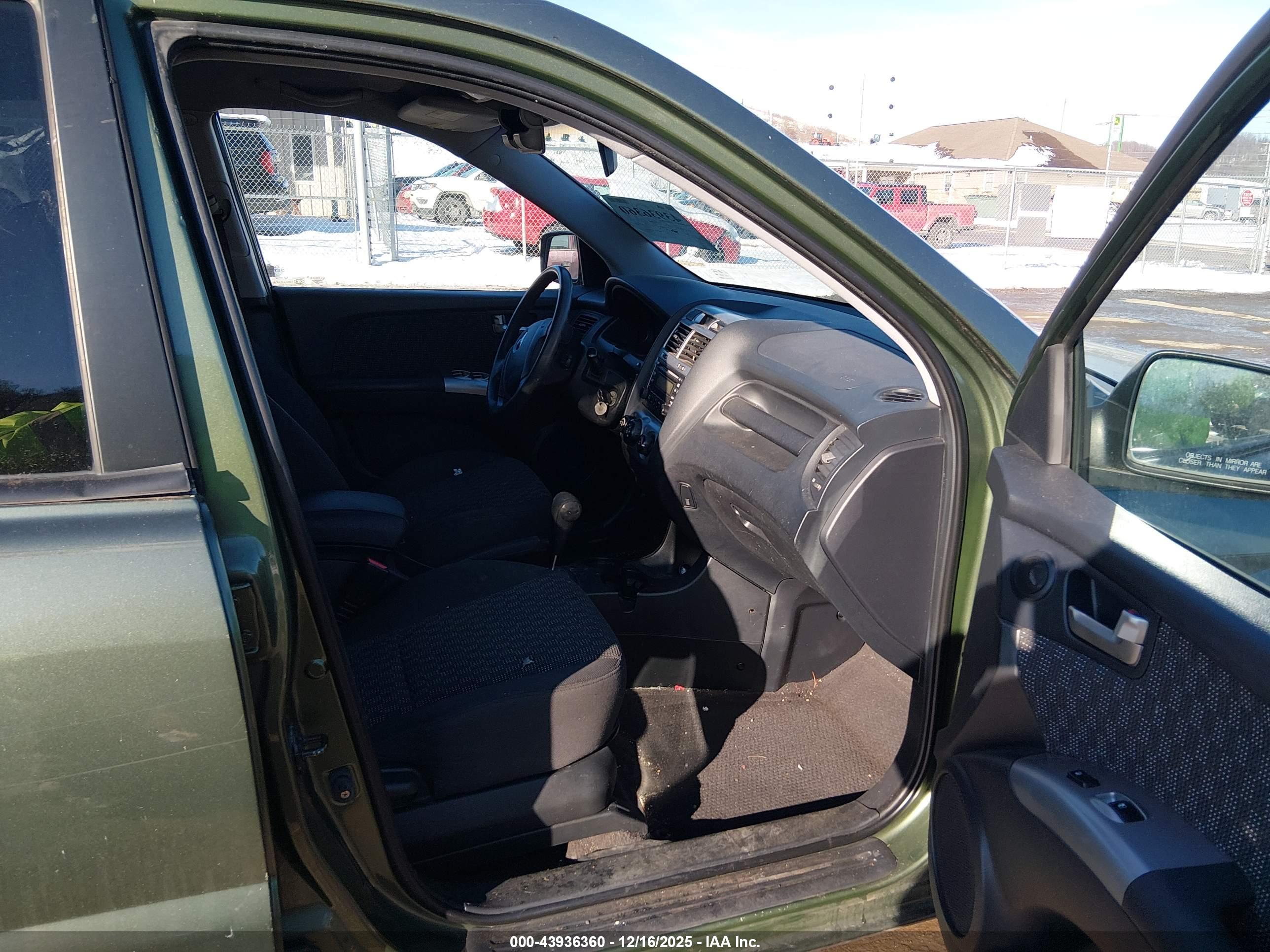 KIA SPORTAGE image 5