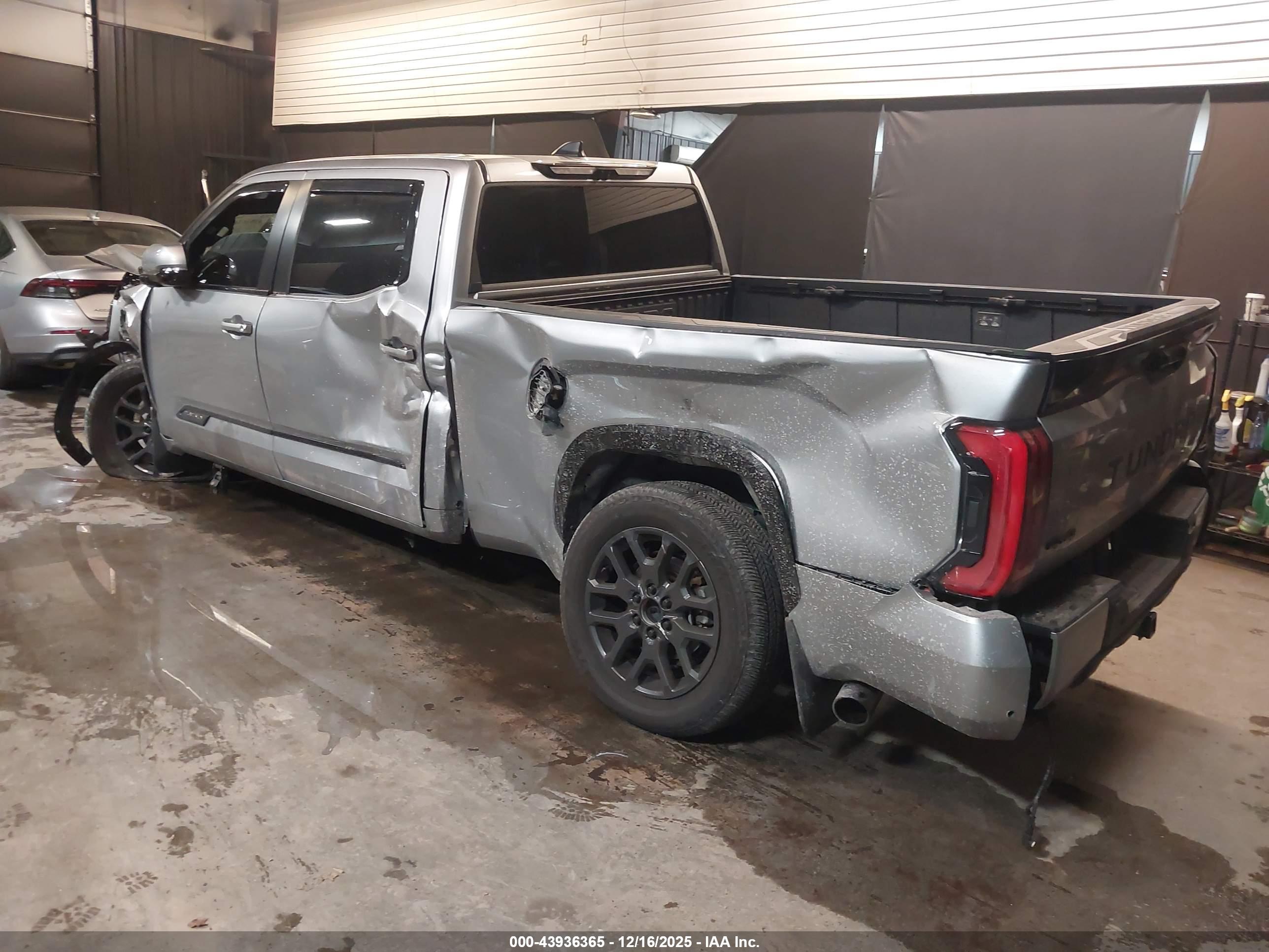 TOYOTA TUNDRA image 3