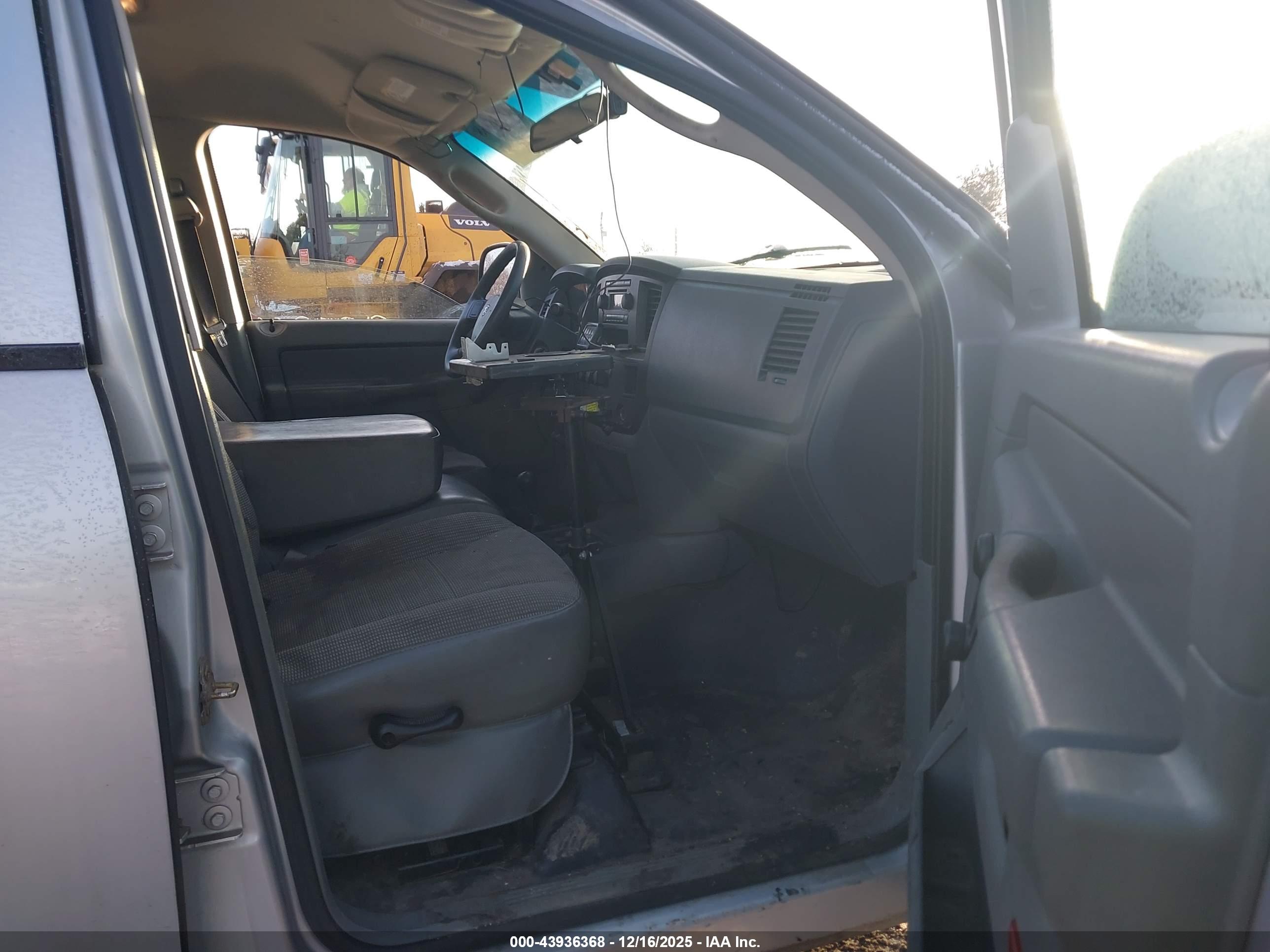 DODGE RAM image 5