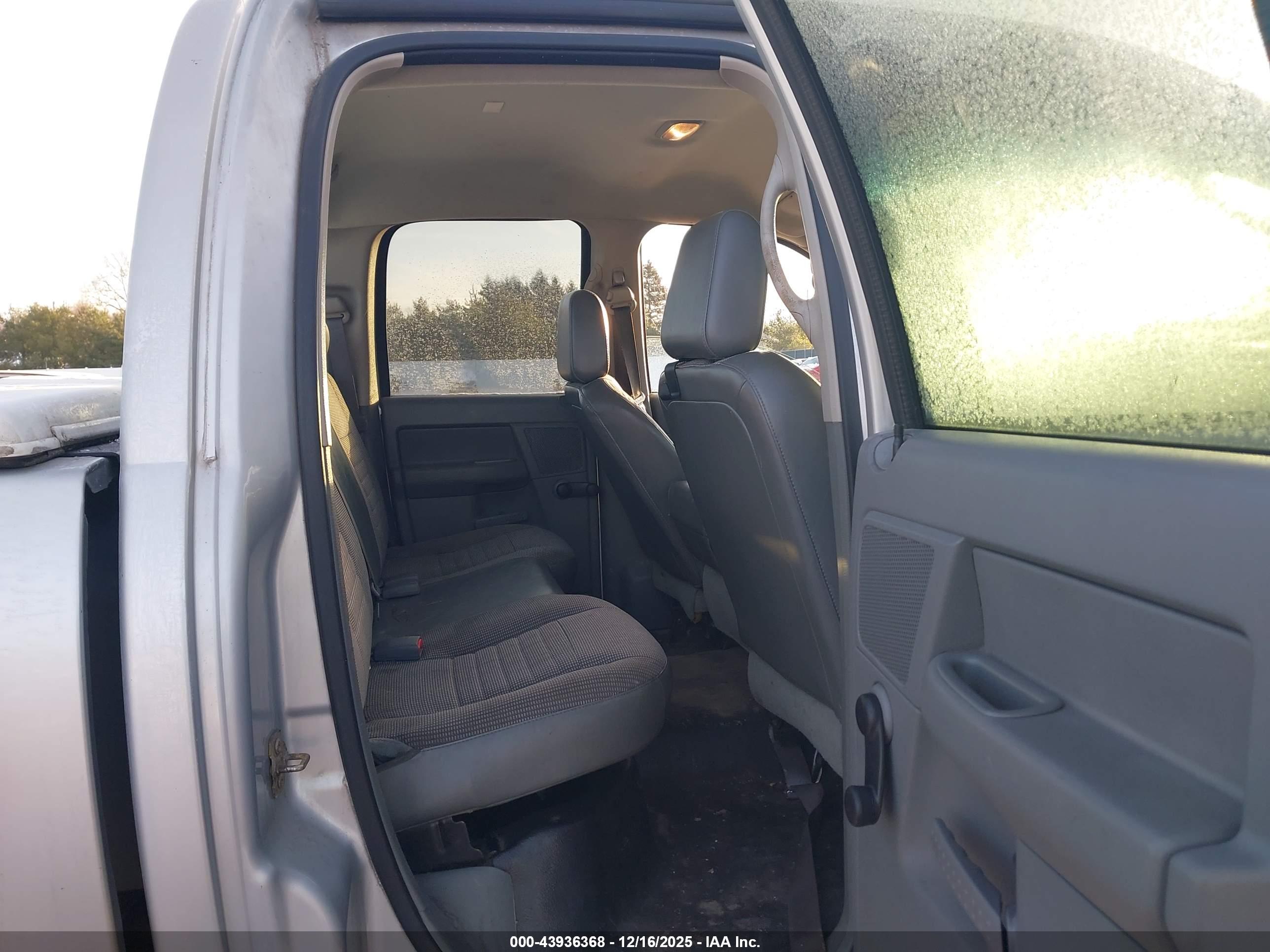 DODGE RAM image 8
