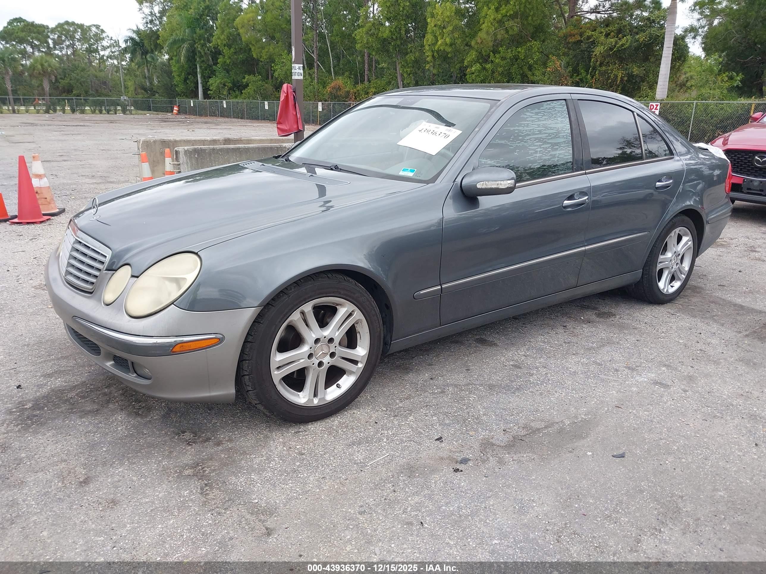 MERCEDES-BENZ E image 2