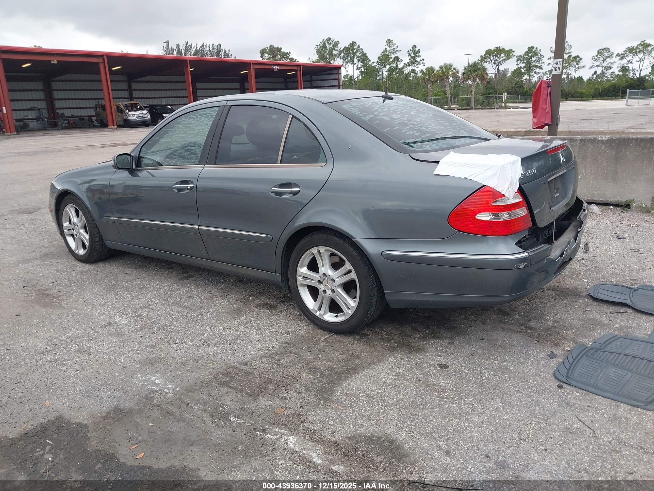 MERCEDES-BENZ E image 3