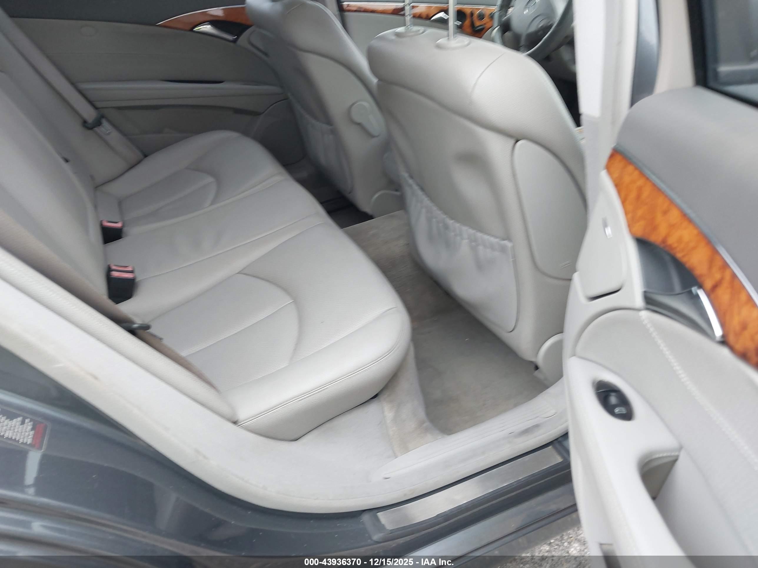 MERCEDES-BENZ E image 8