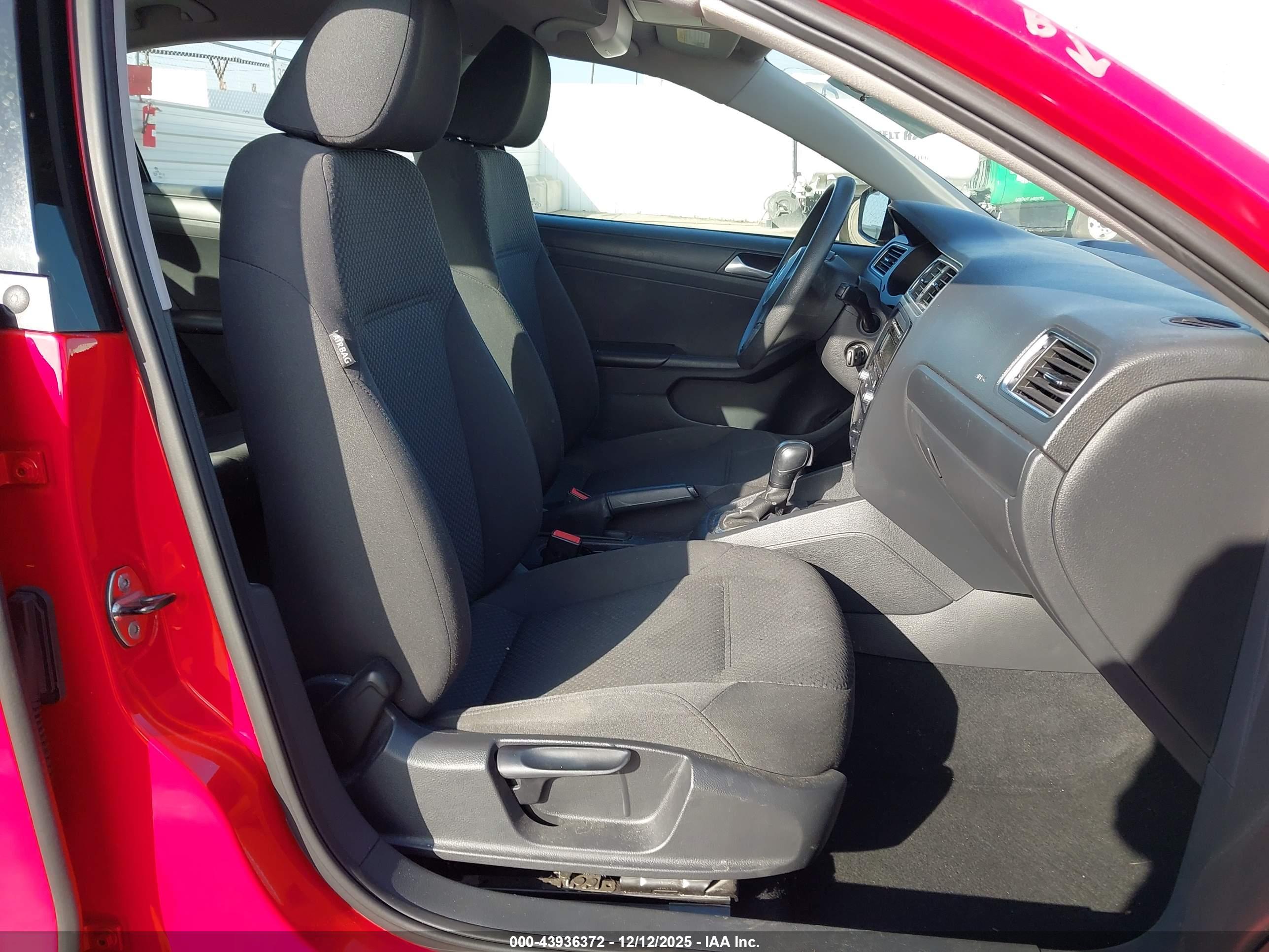 VOLKSWAGEN JETTA image 5