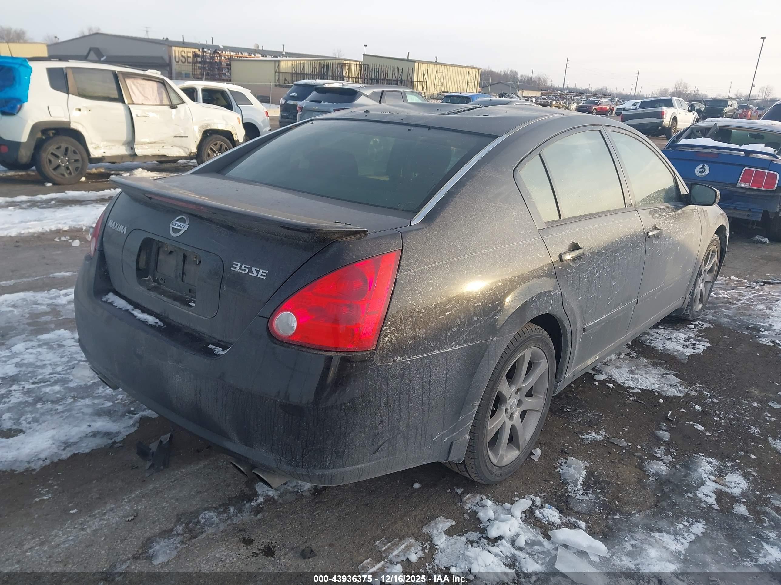 NISSAN MAXIMA image 4