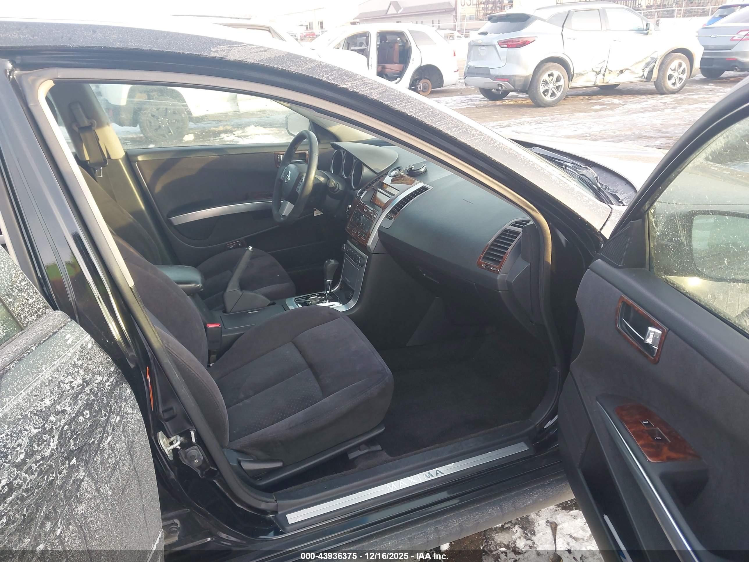 NISSAN MAXIMA image 5