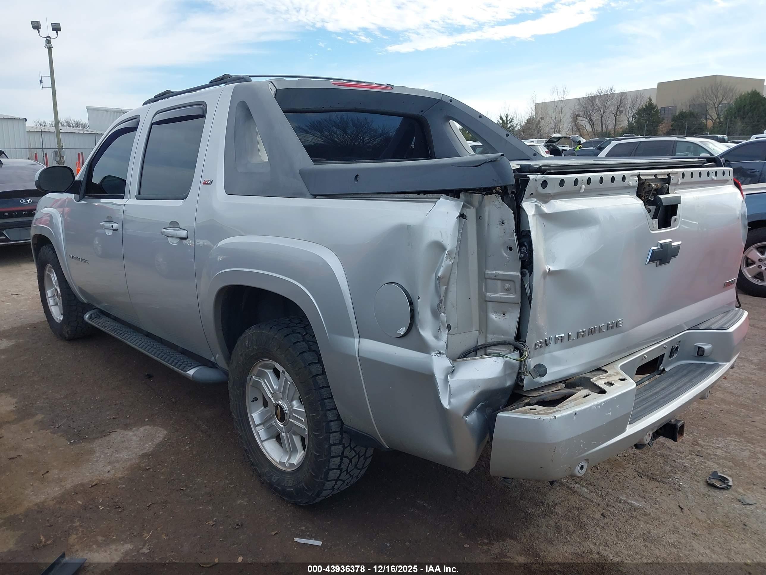 CHEVROLET AVALANCHE image 3