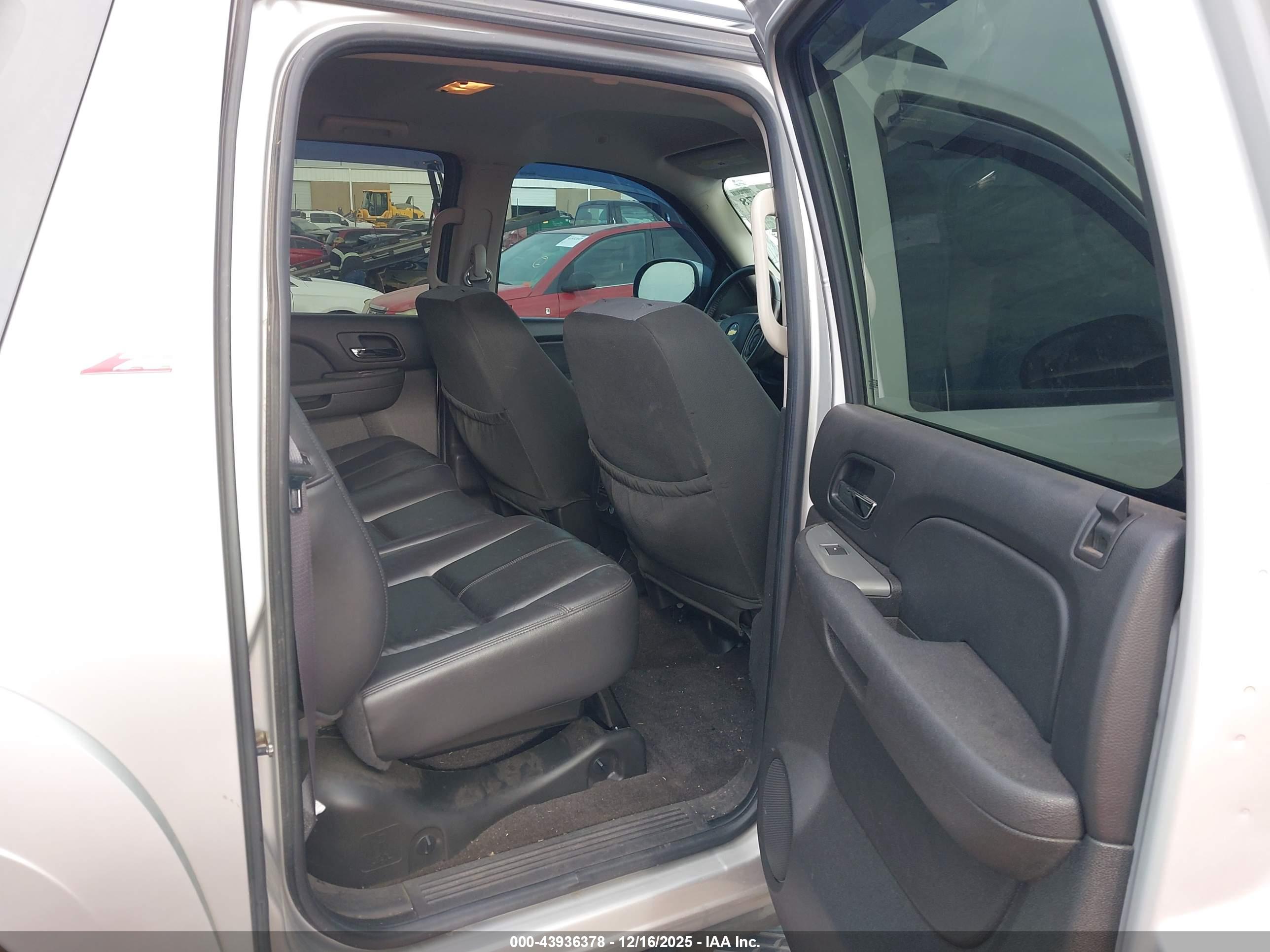 CHEVROLET AVALANCHE image 8