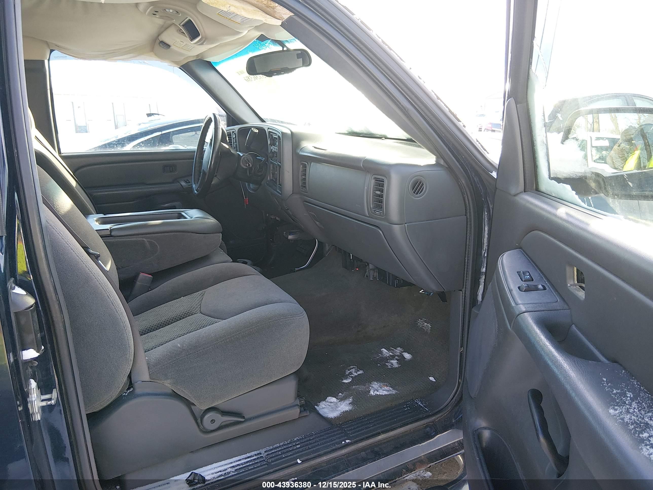 CHEVROLET SILVERADO image 5
