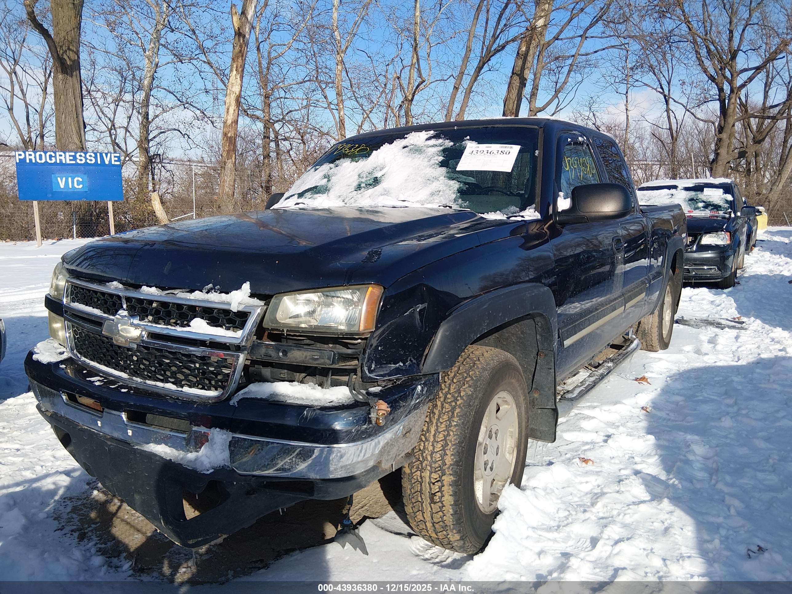 CHEVROLET SILVERADO image 6