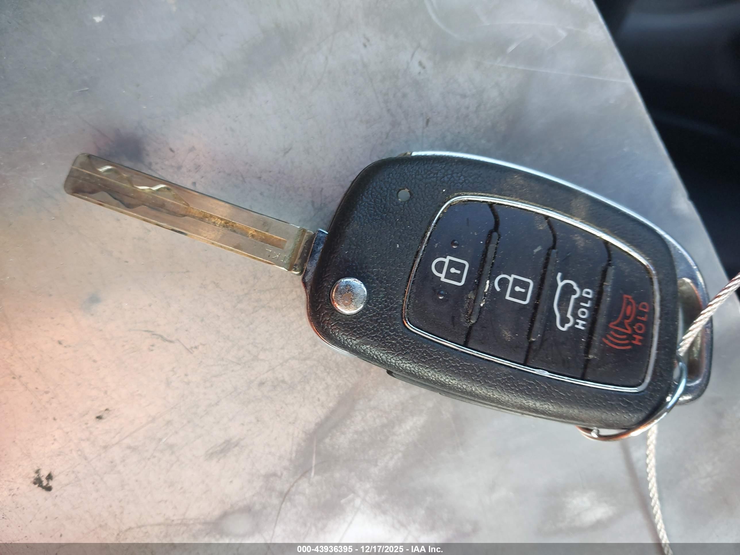 HYUNDAI TUCSON image 11