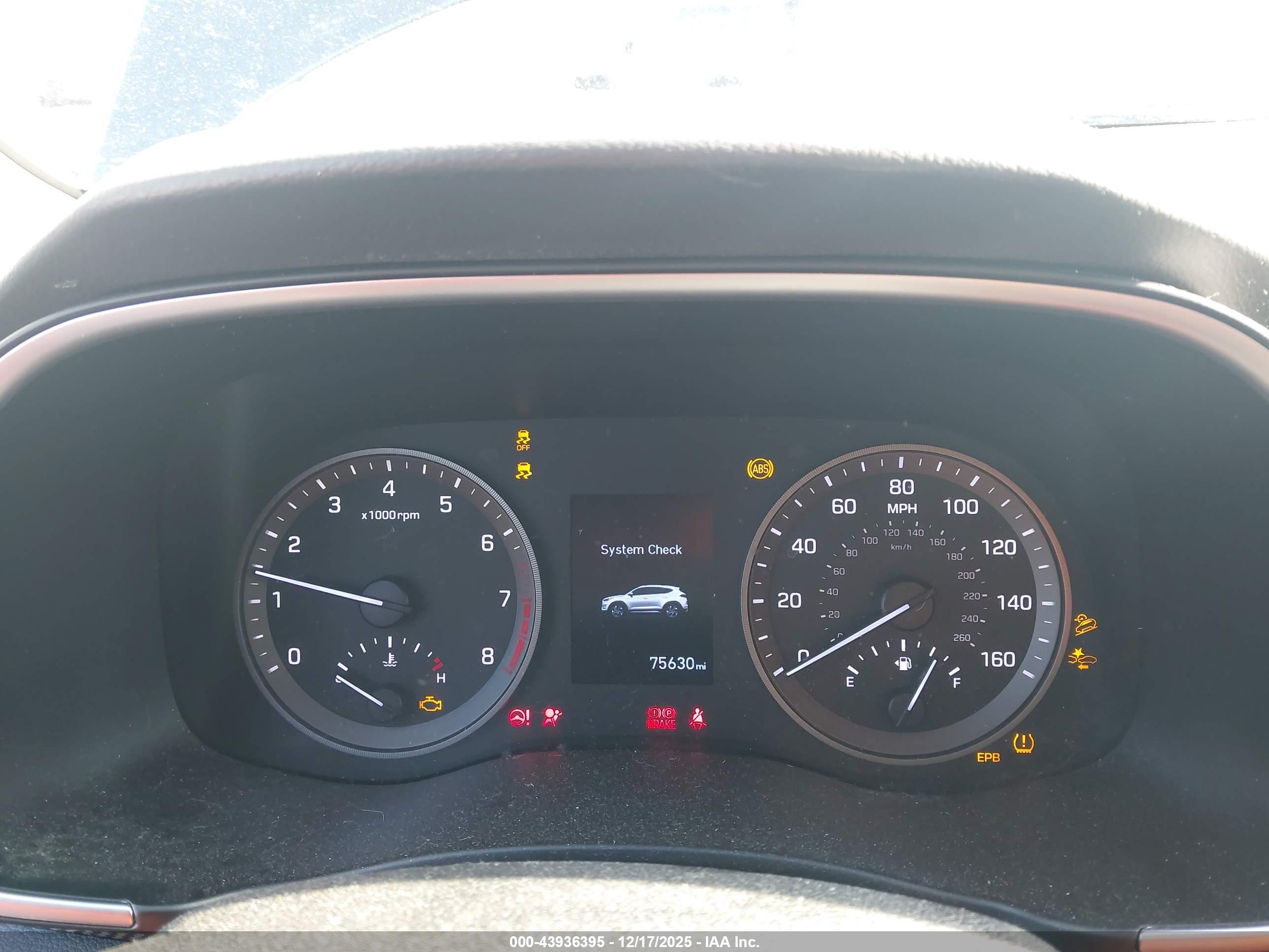 HYUNDAI TUCSON image 7