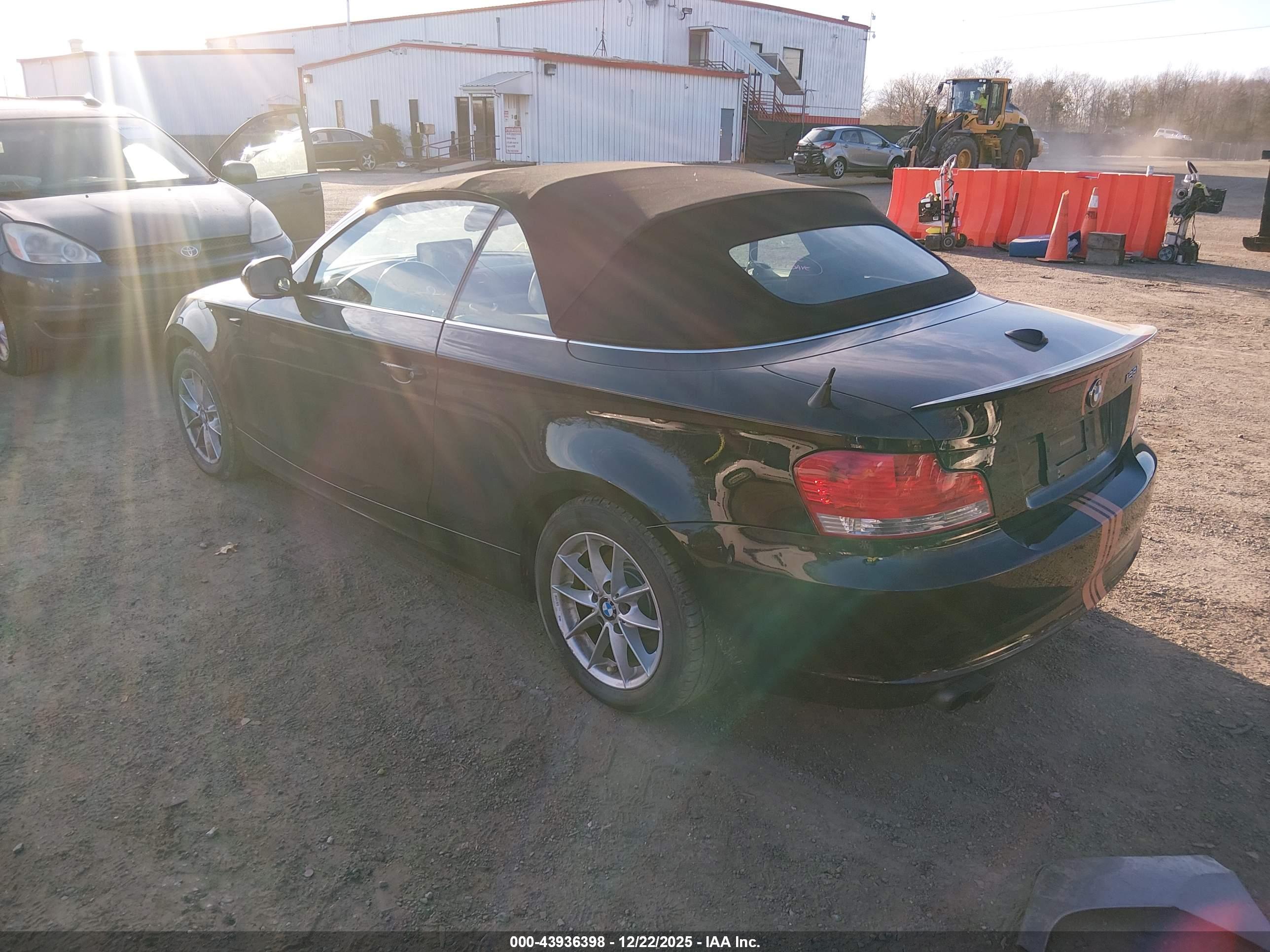 BMW 128I image 3