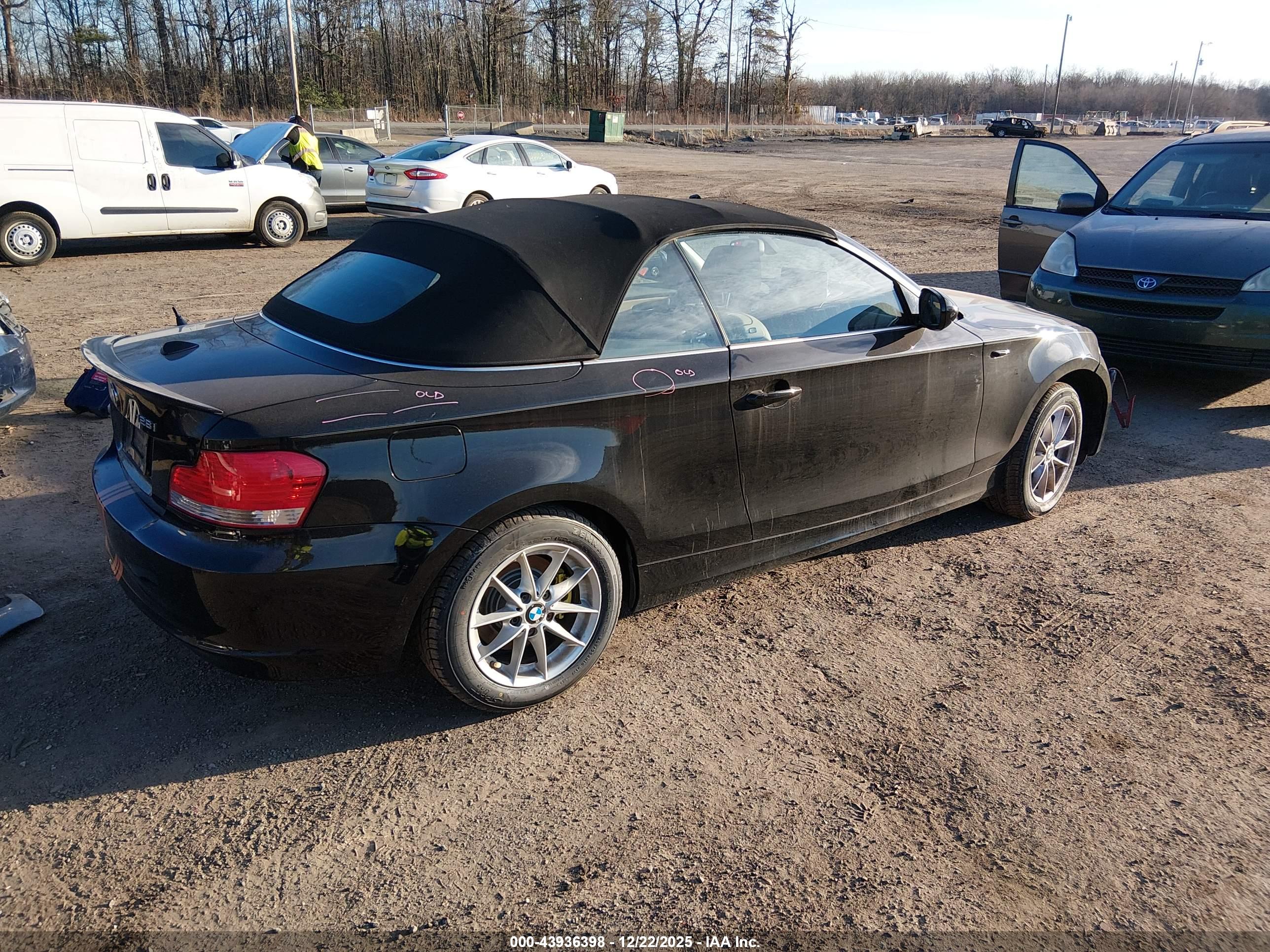 BMW 128I image 4