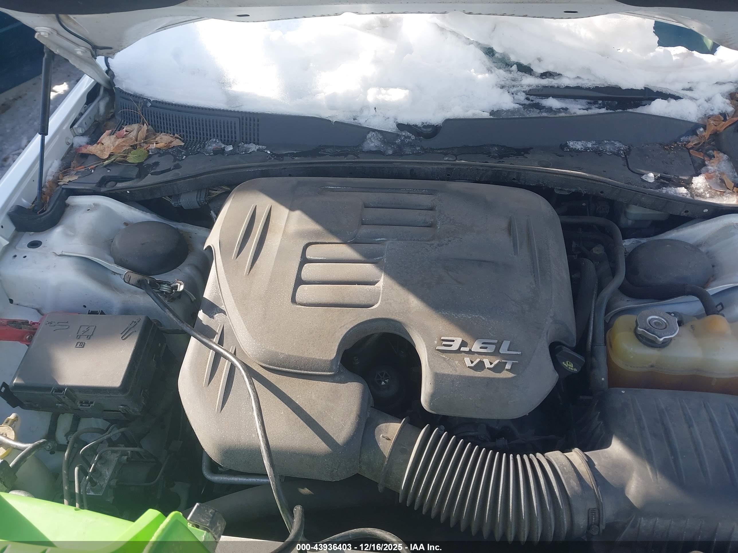 CHRYSLER 300 image 10
