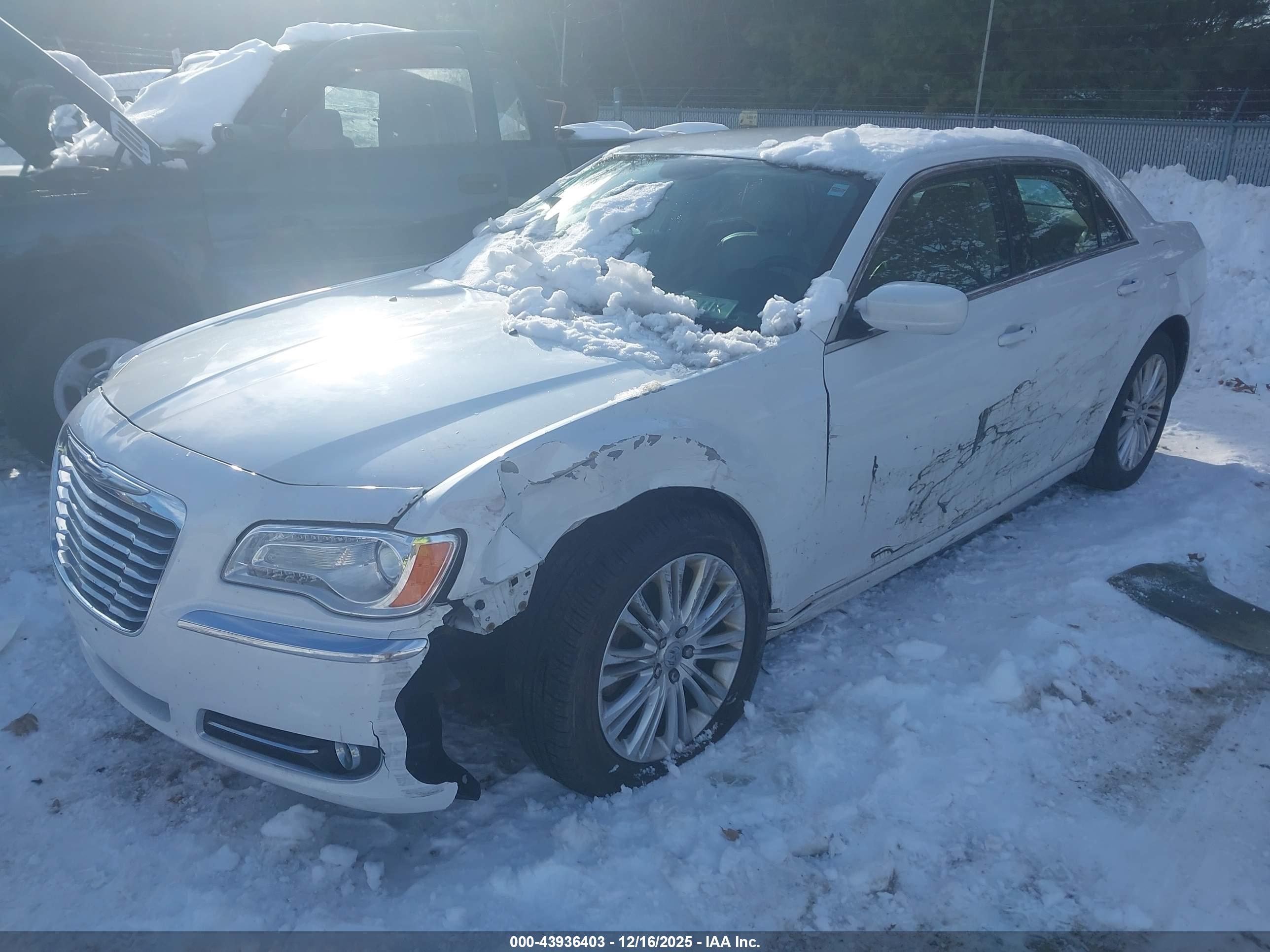 CHRYSLER 300 image 2