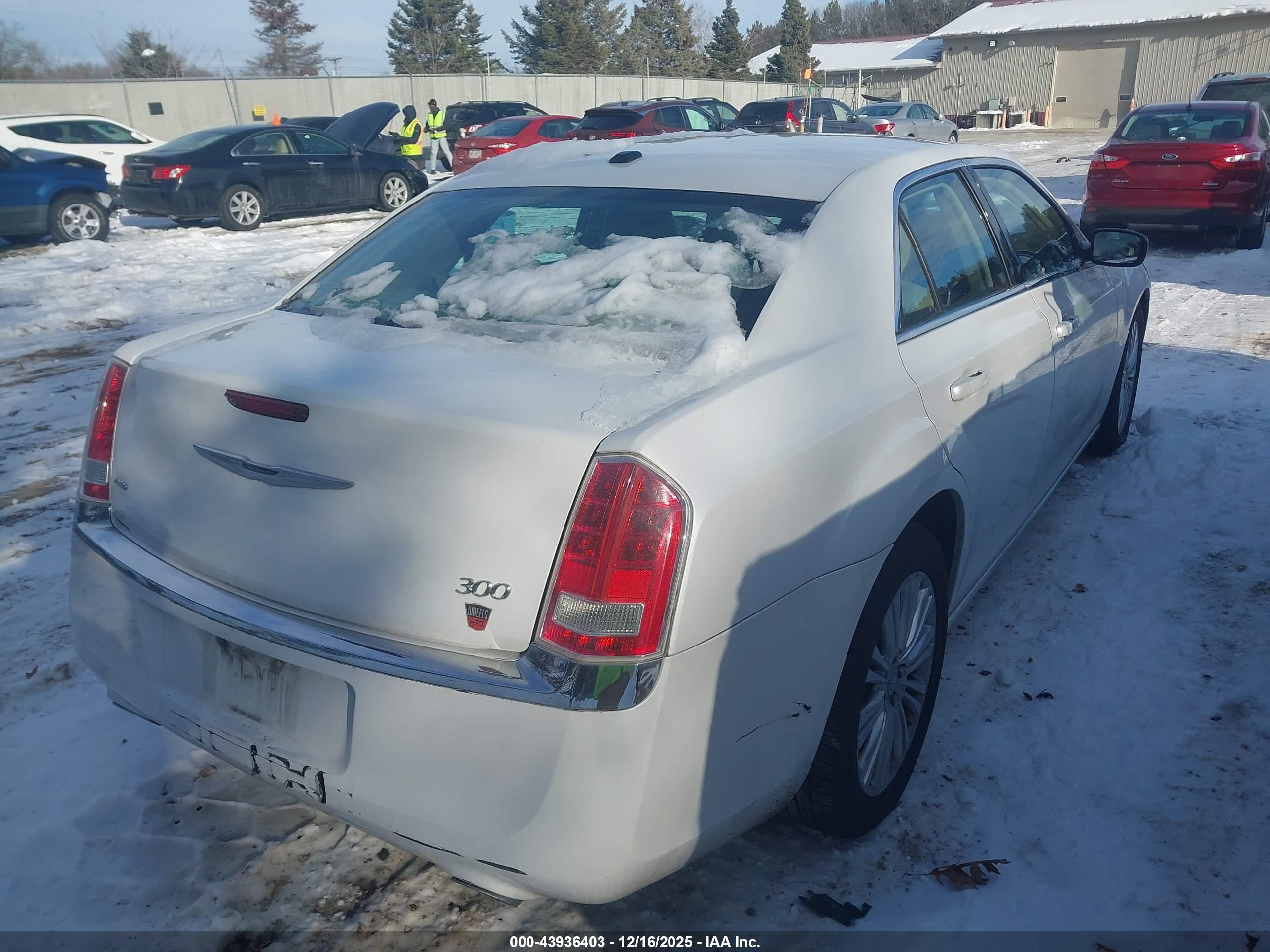 CHRYSLER 300 image 4