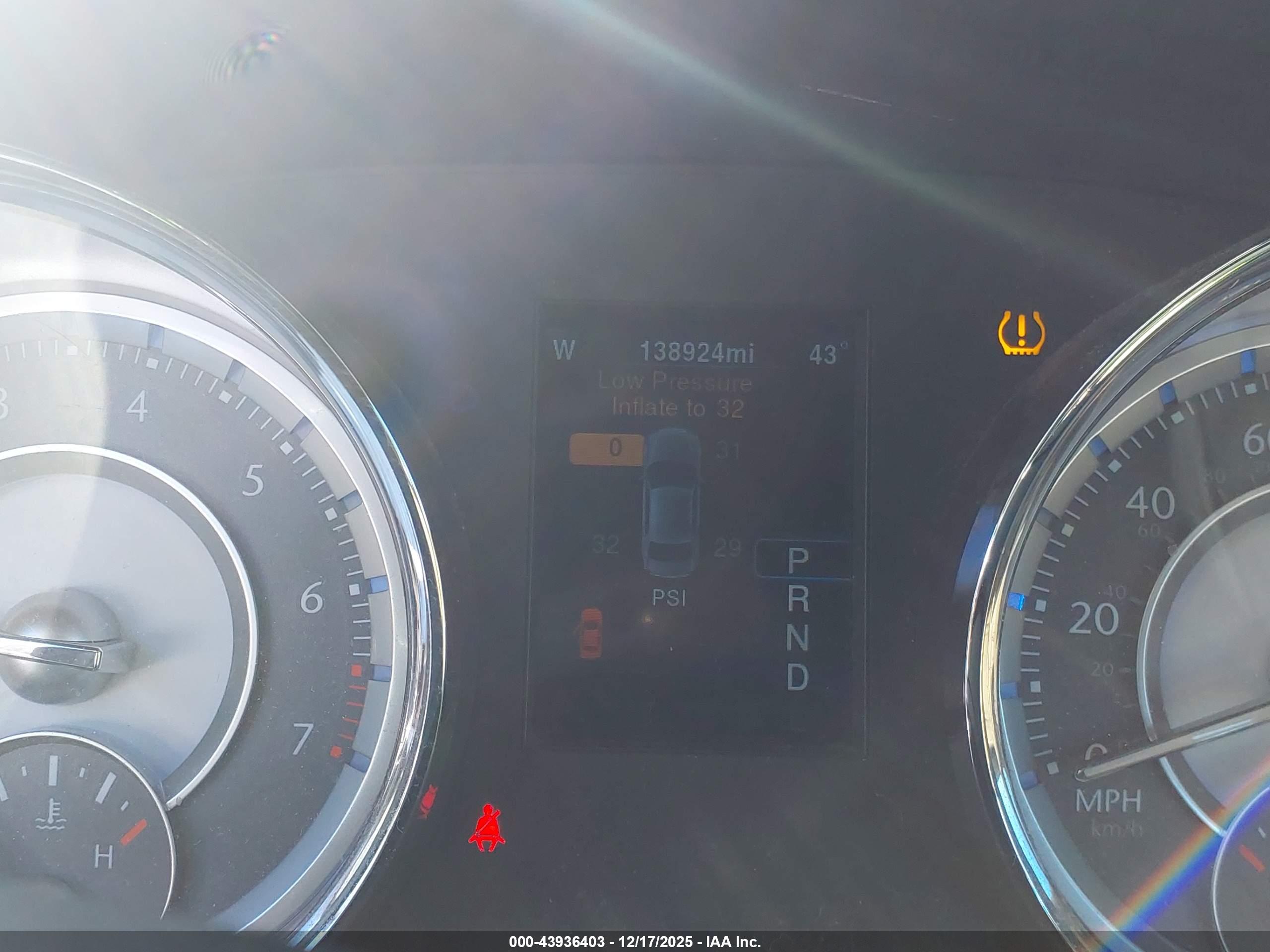 CHRYSLER 300 image 7