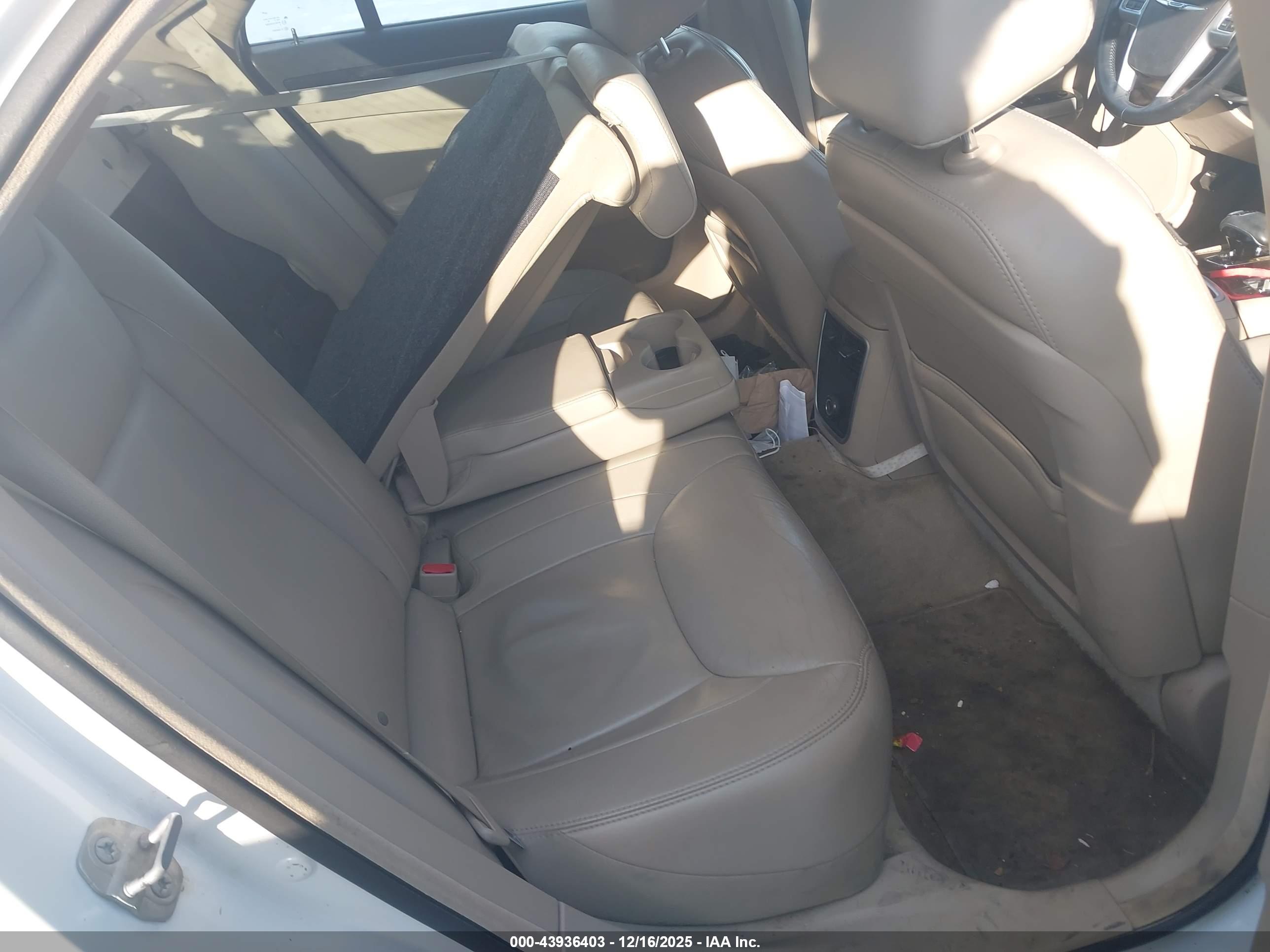 CHRYSLER 300 image 8