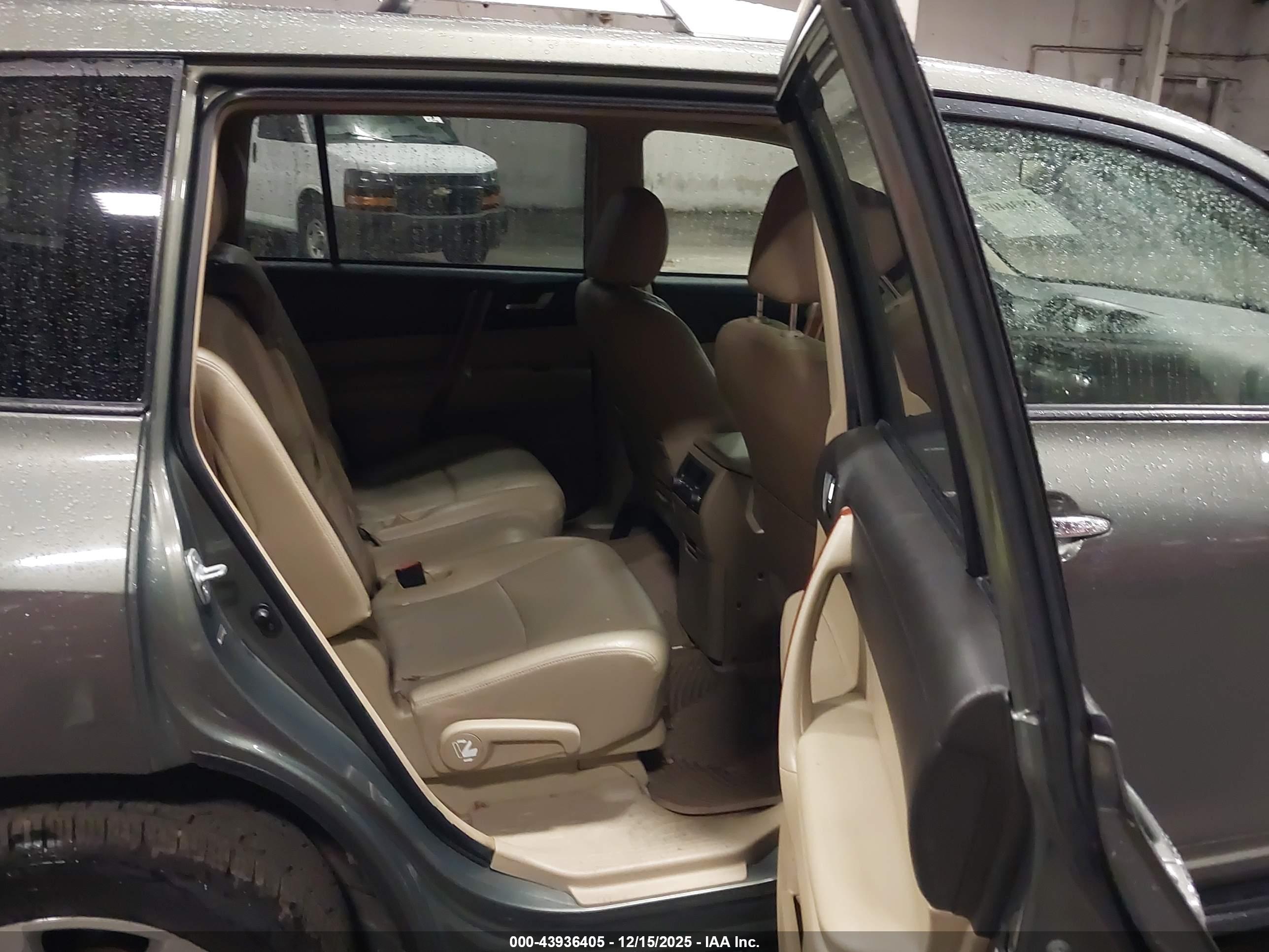 TOYOTA HIGHLANDER image 8