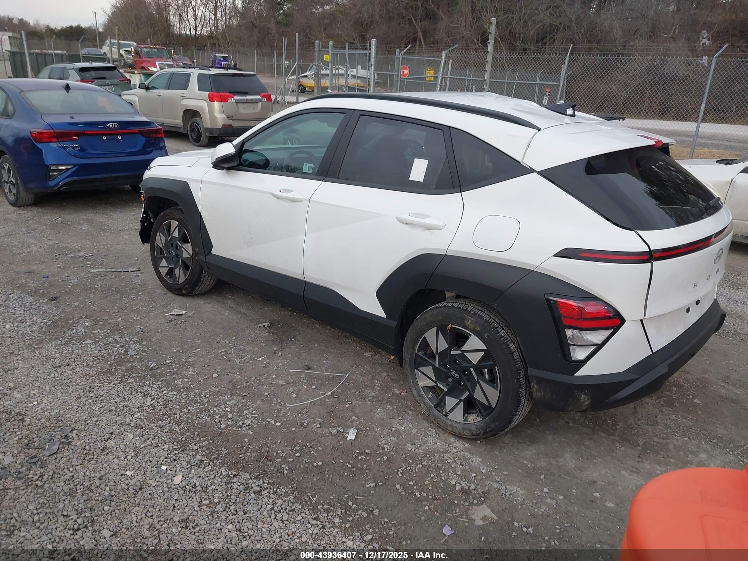 HYUNDAI KONA image 3