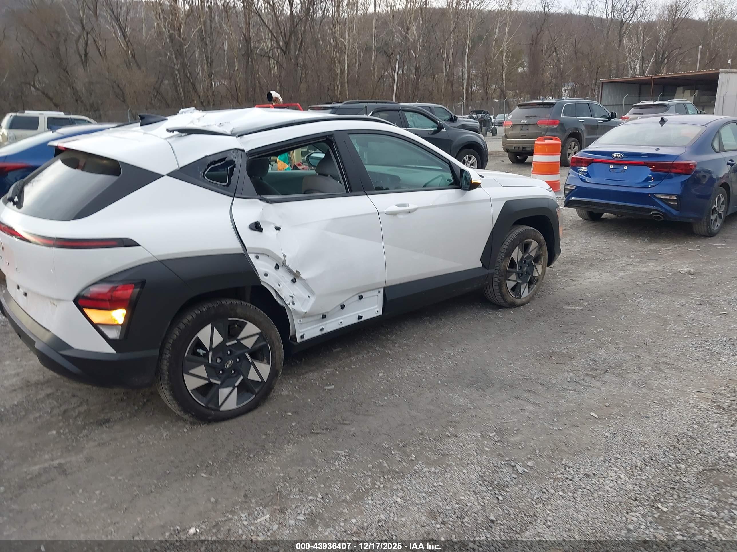 HYUNDAI KONA image 4