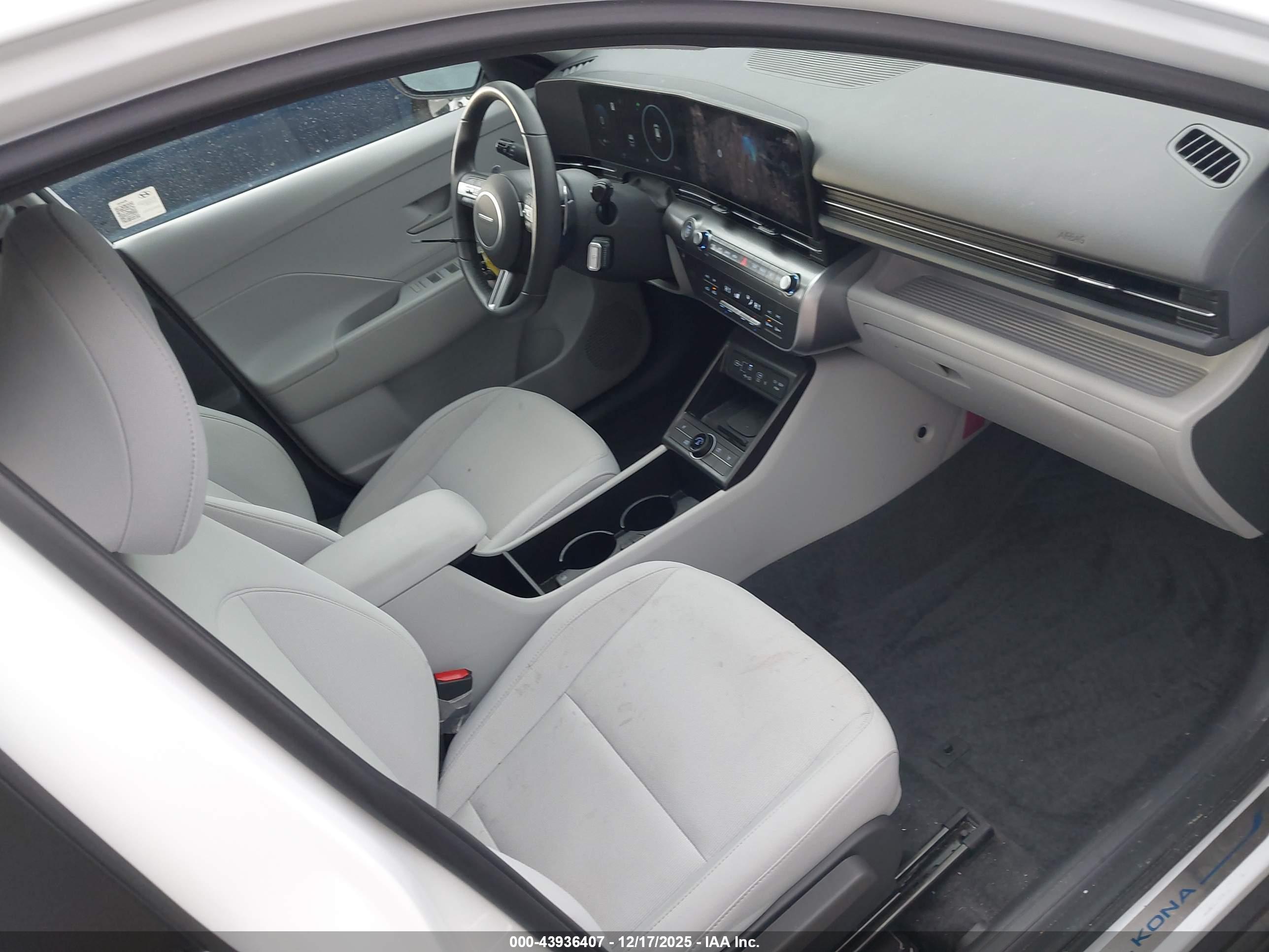 HYUNDAI KONA image 5