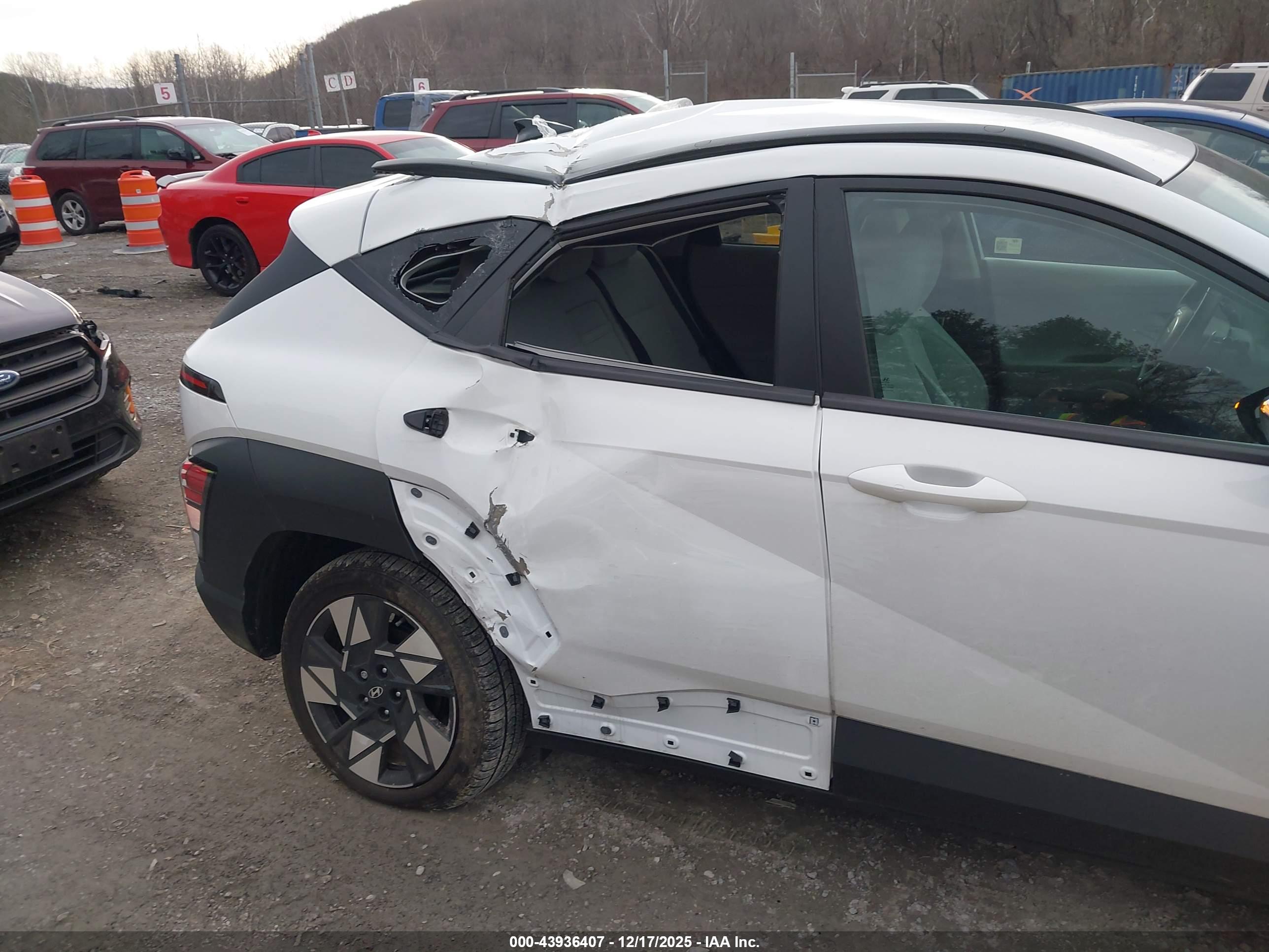 HYUNDAI KONA image 6