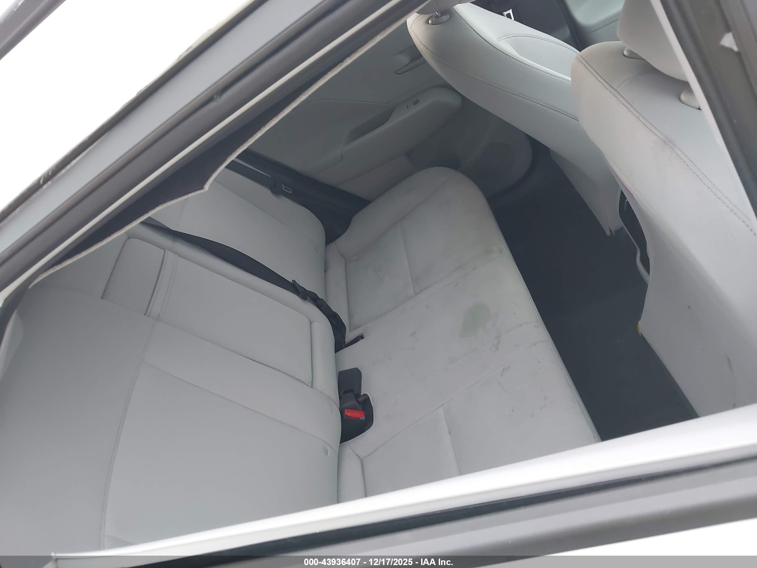 HYUNDAI KONA image 8