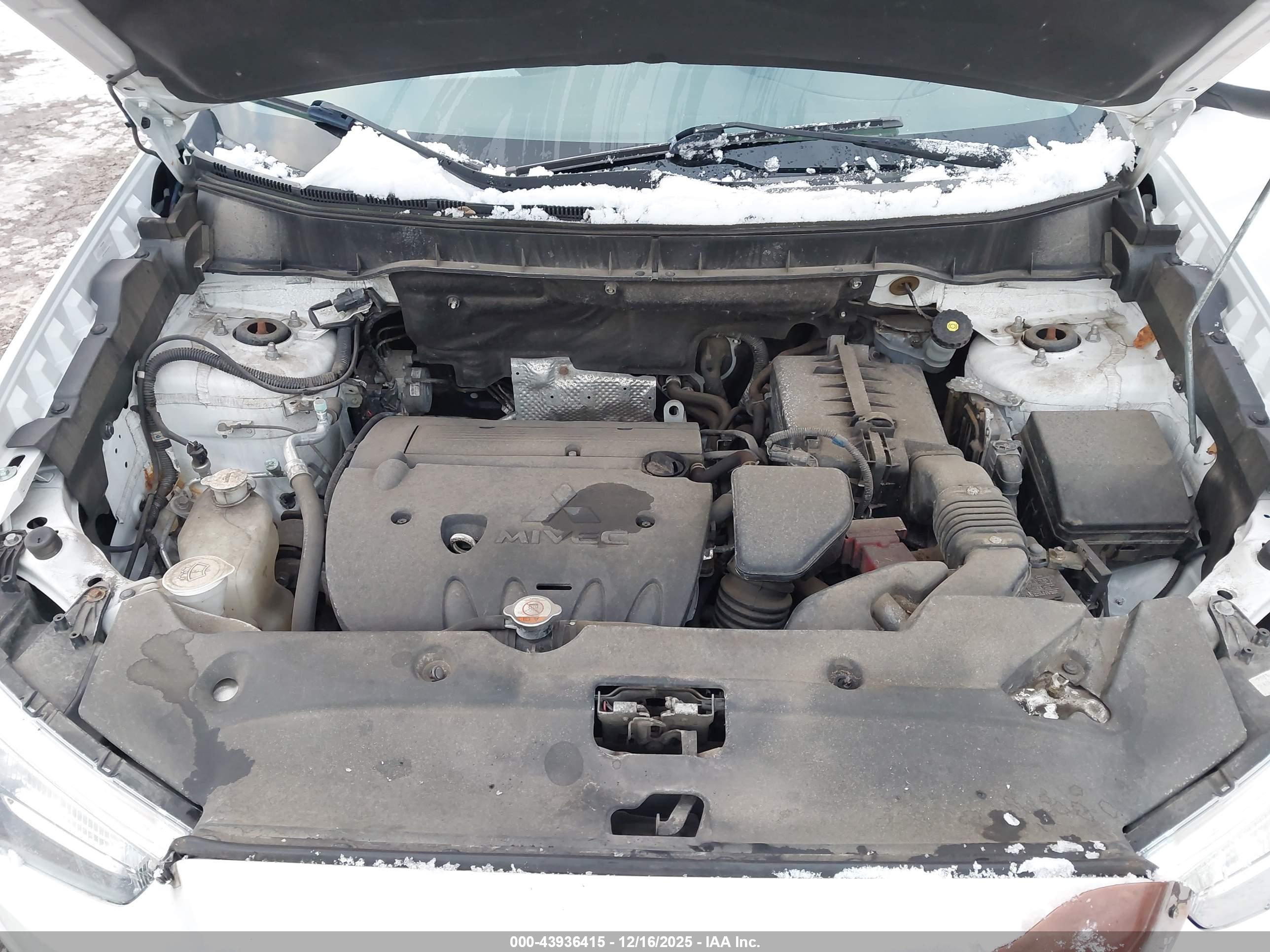 MITSUBISHI OUTLANDER image 10